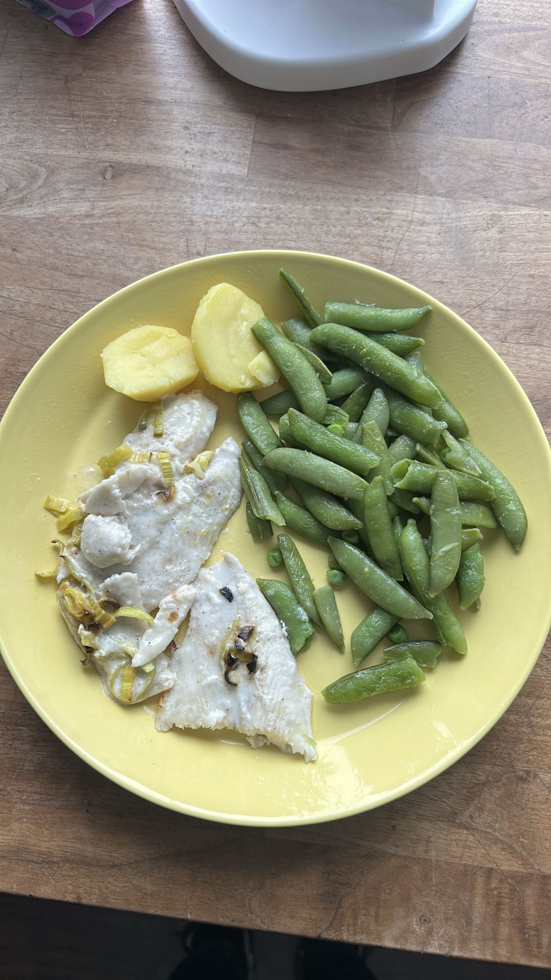 Fisk med potatis och ärtor