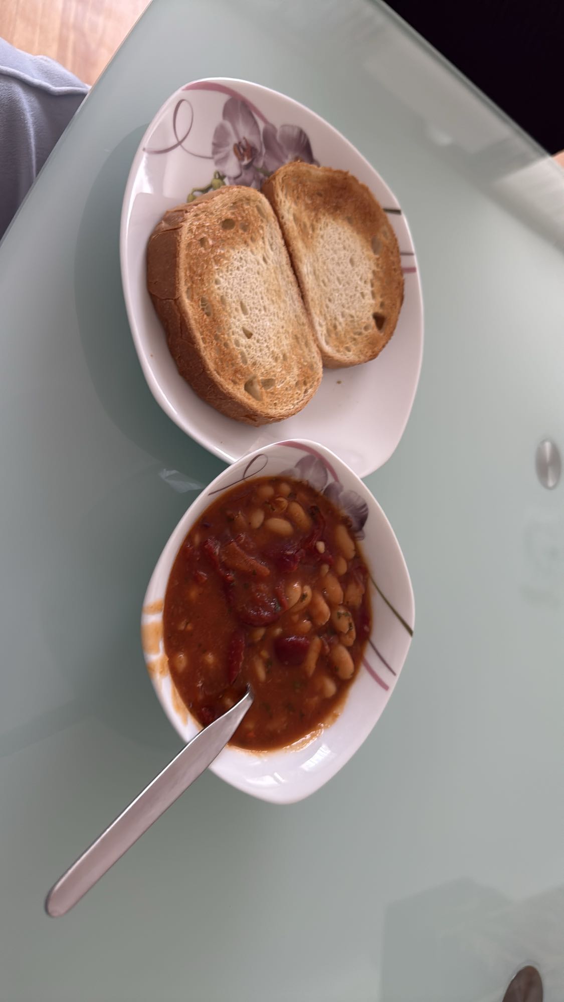 Fasulye ve Kızarmış Ekmek