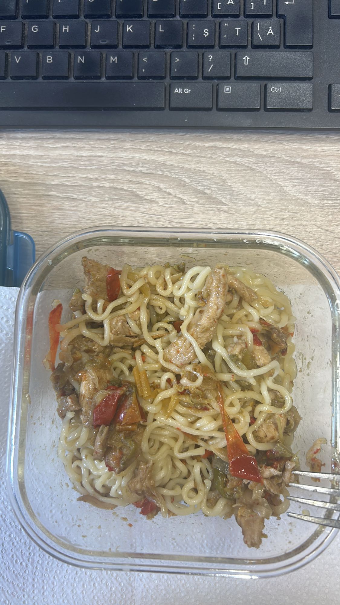 Tăiței cu carne și legume