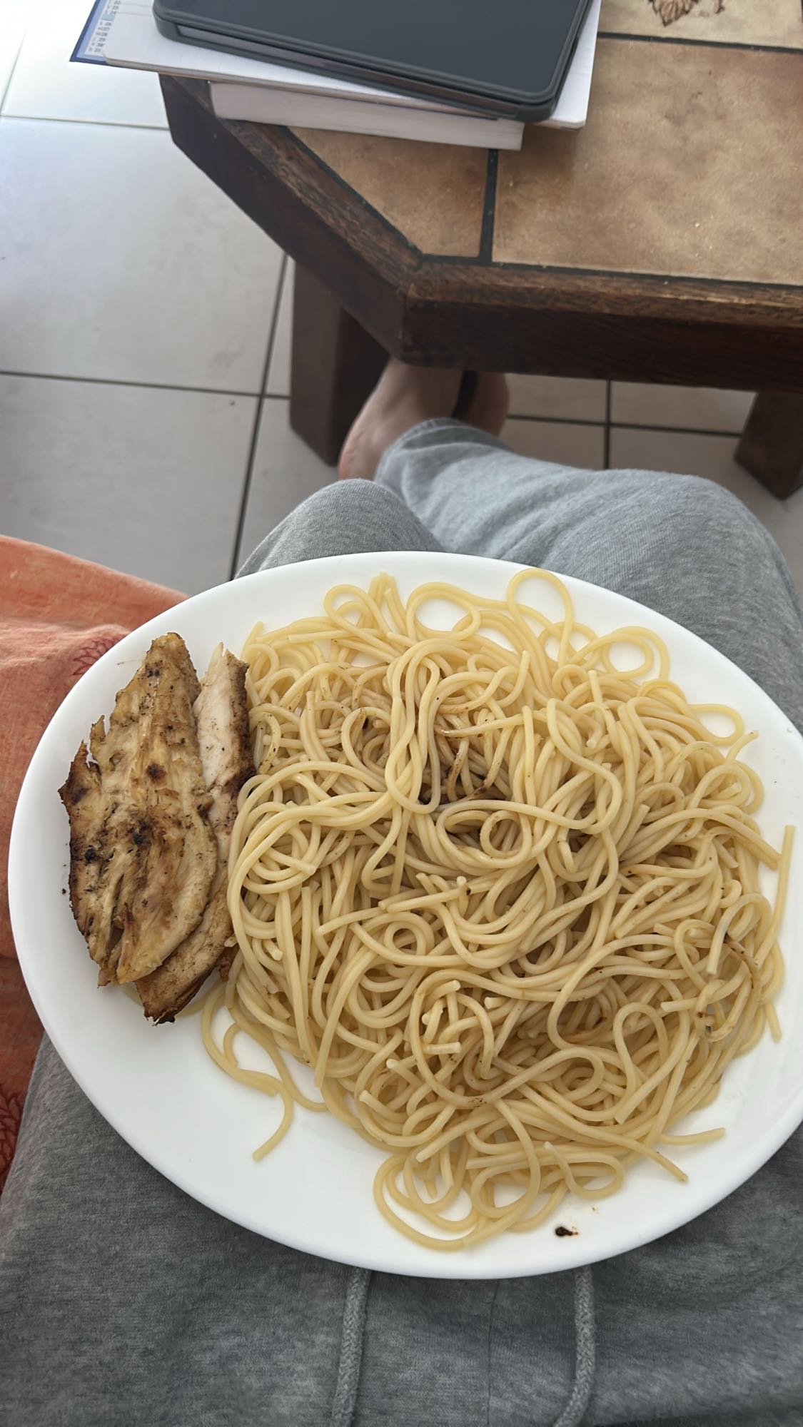 Poulet grillé et pâtes