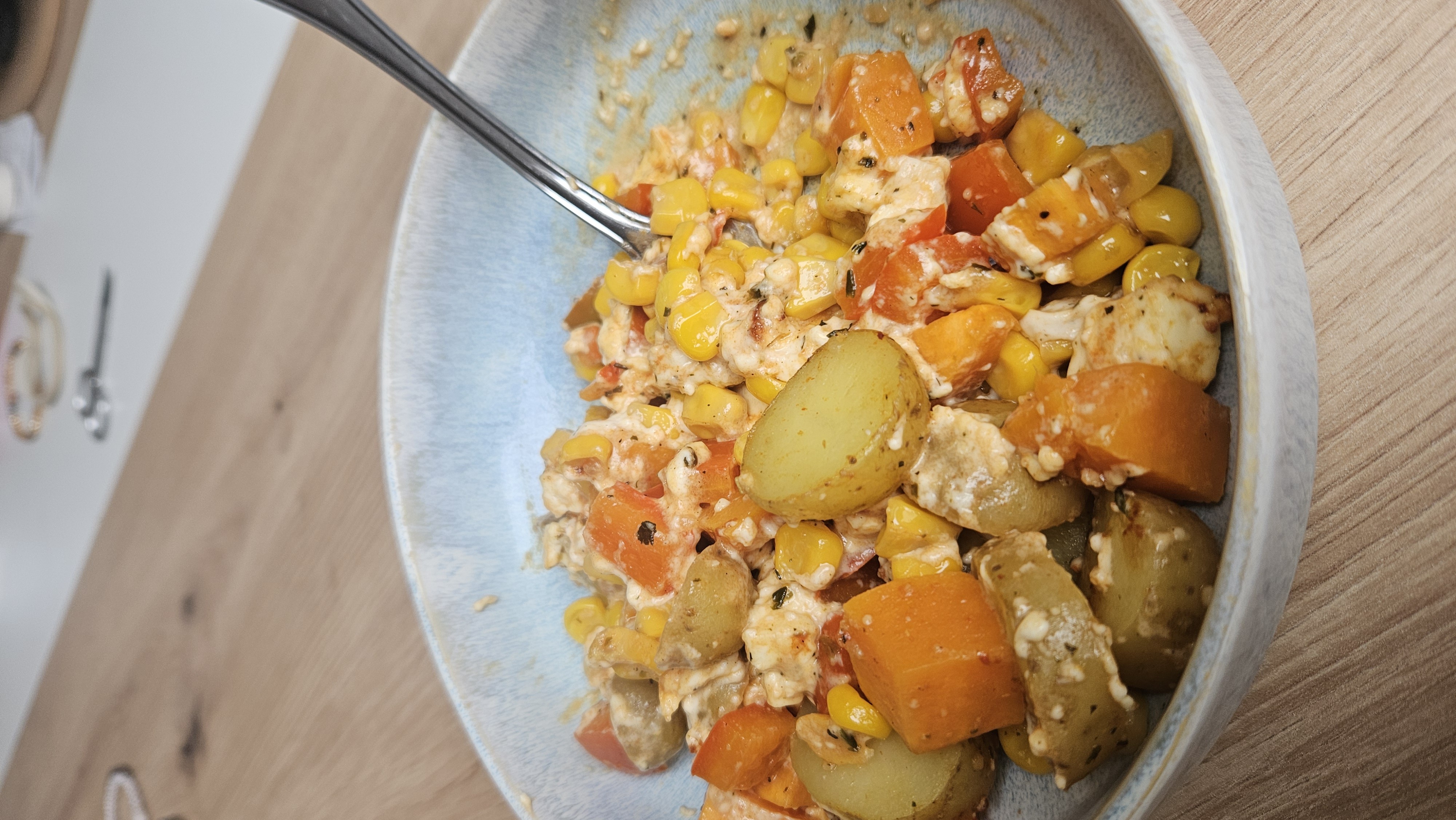 Kip aardappel groente bowl