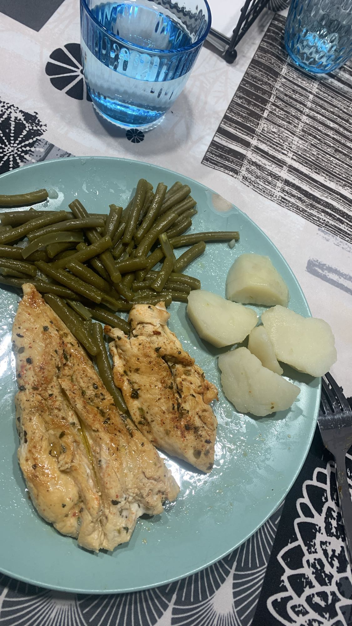 Pollo con judías y patata