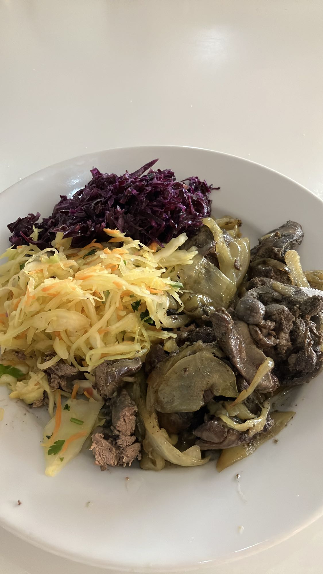 Wątróbka z surówkami