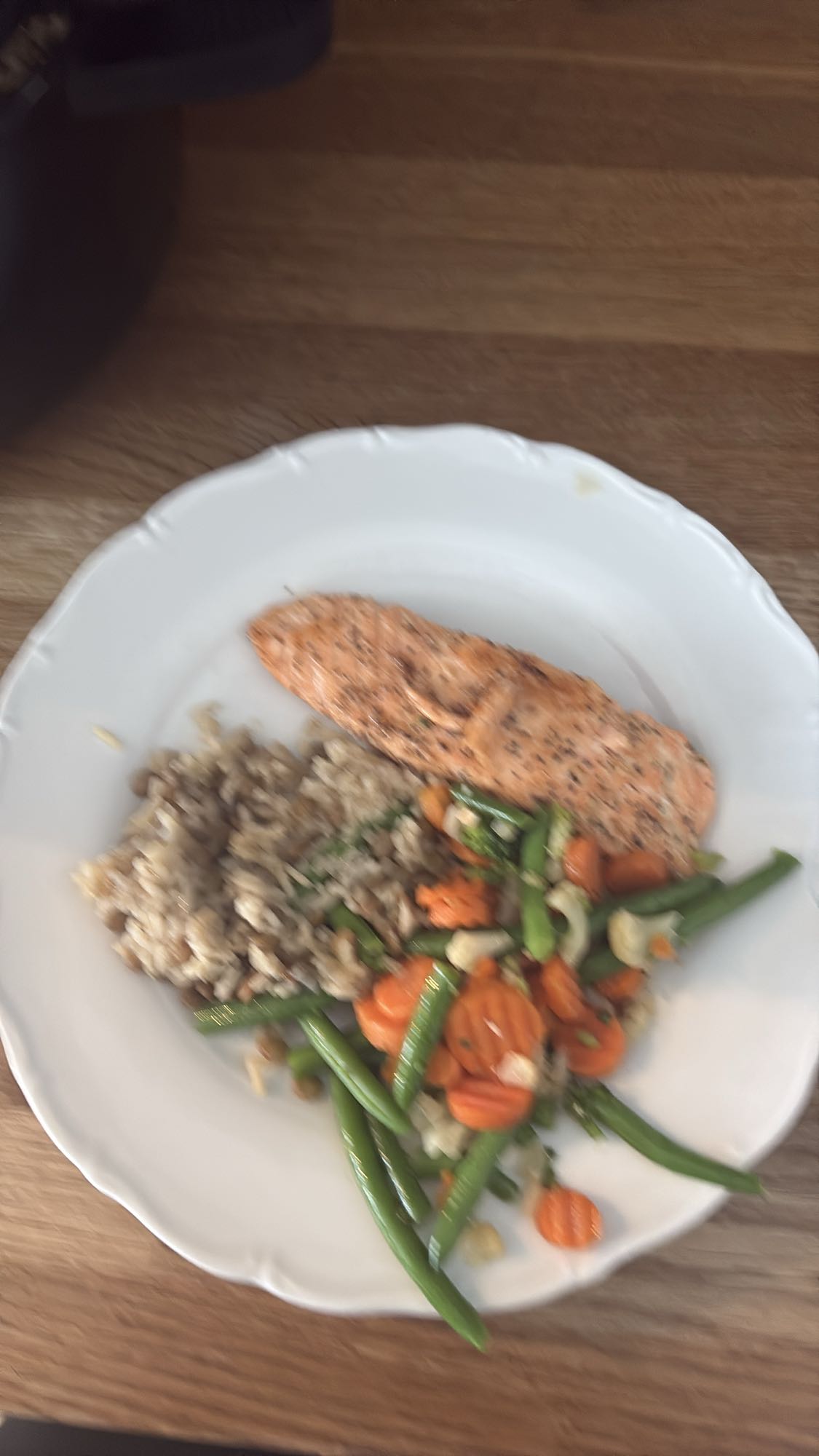 Lax med ris och grönsaker