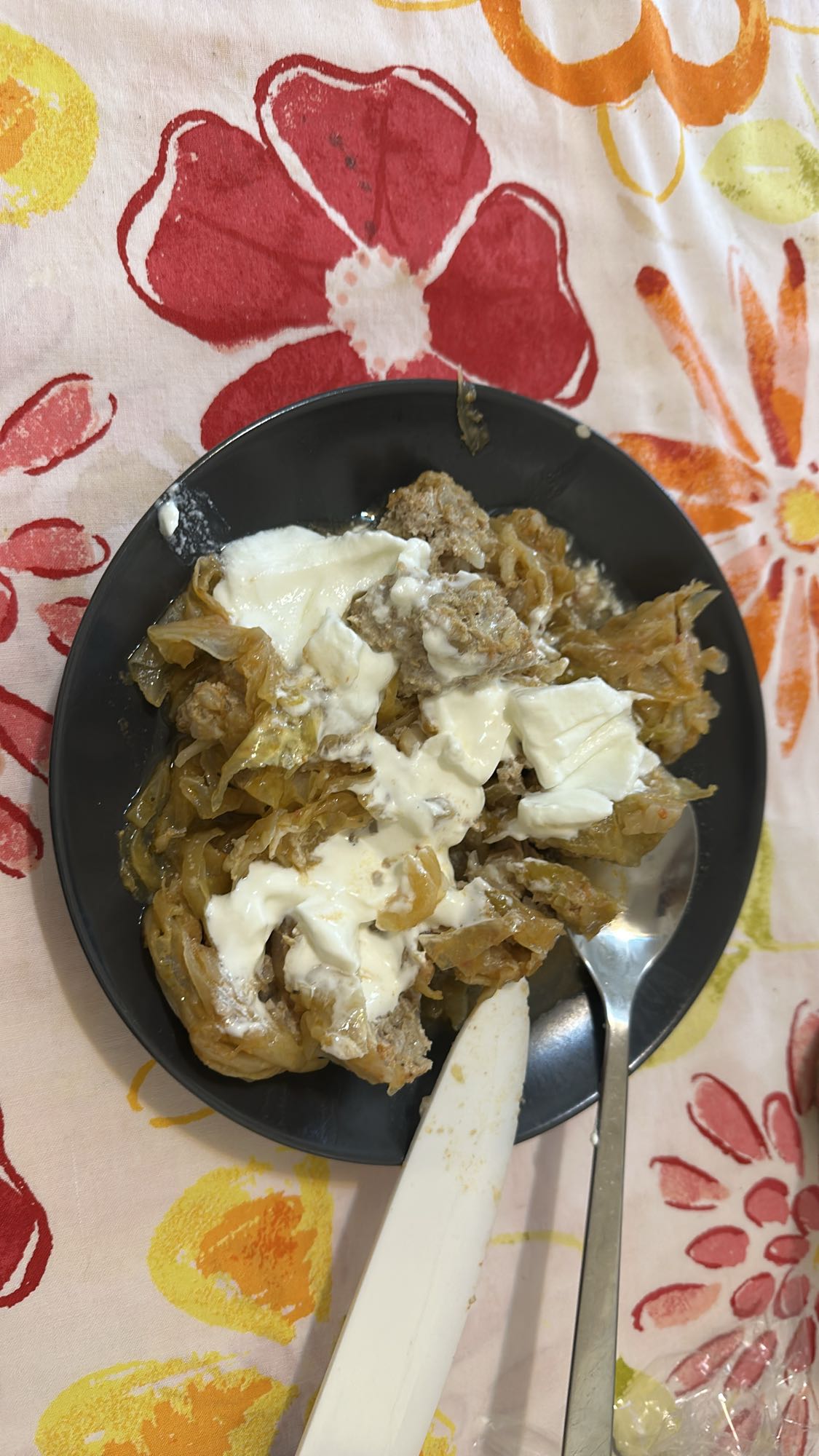 Stuffed cabbage with yogurt