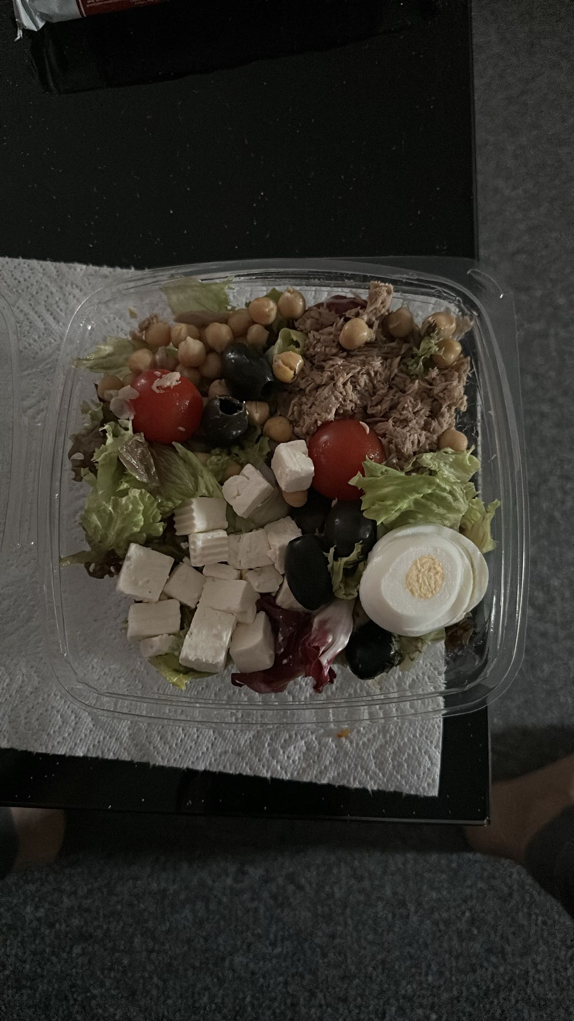Tonbalıklı Yunan Salatası