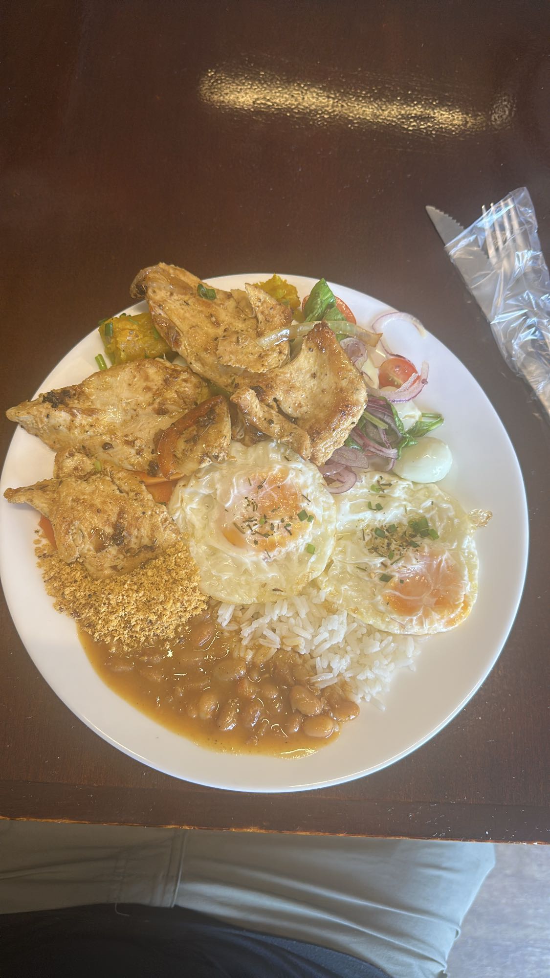 Prato brasileiro com frango