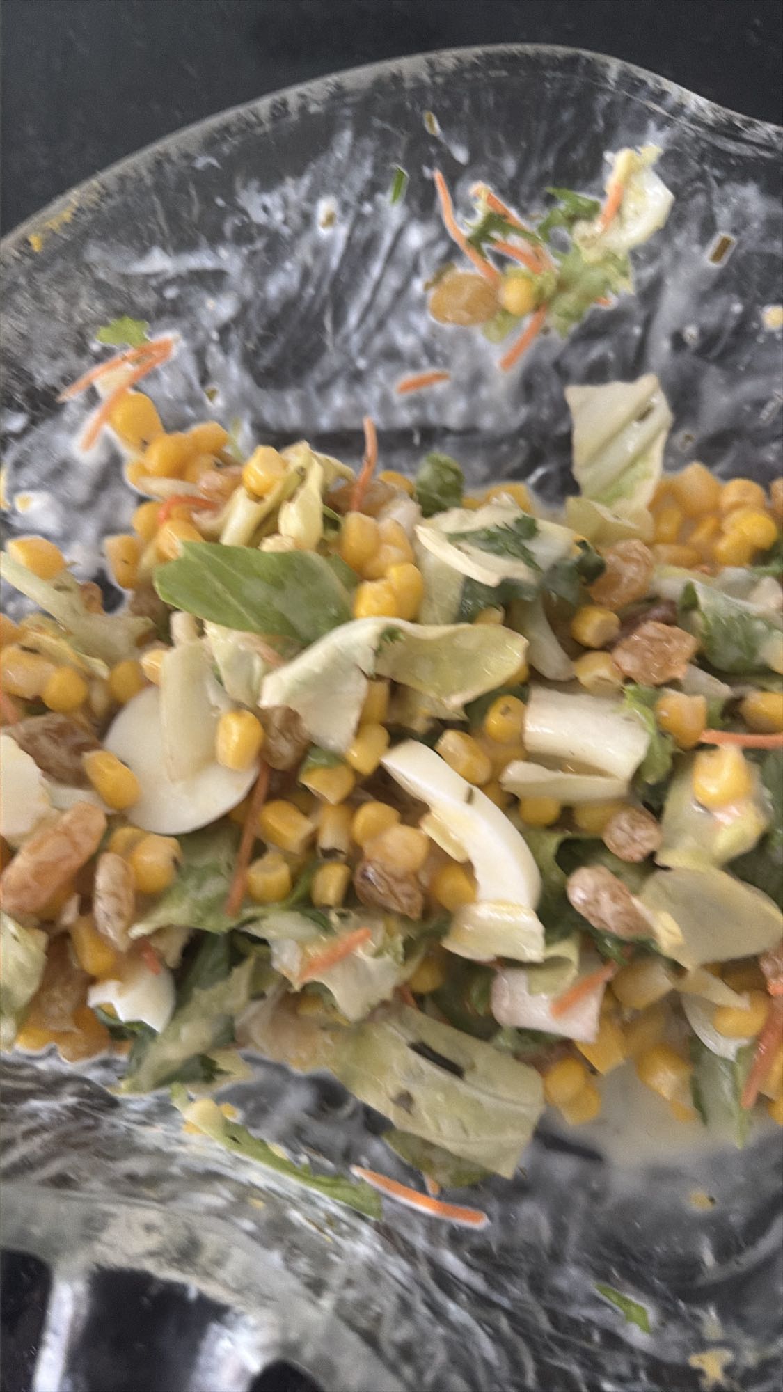 Mısır ve cevizli salata