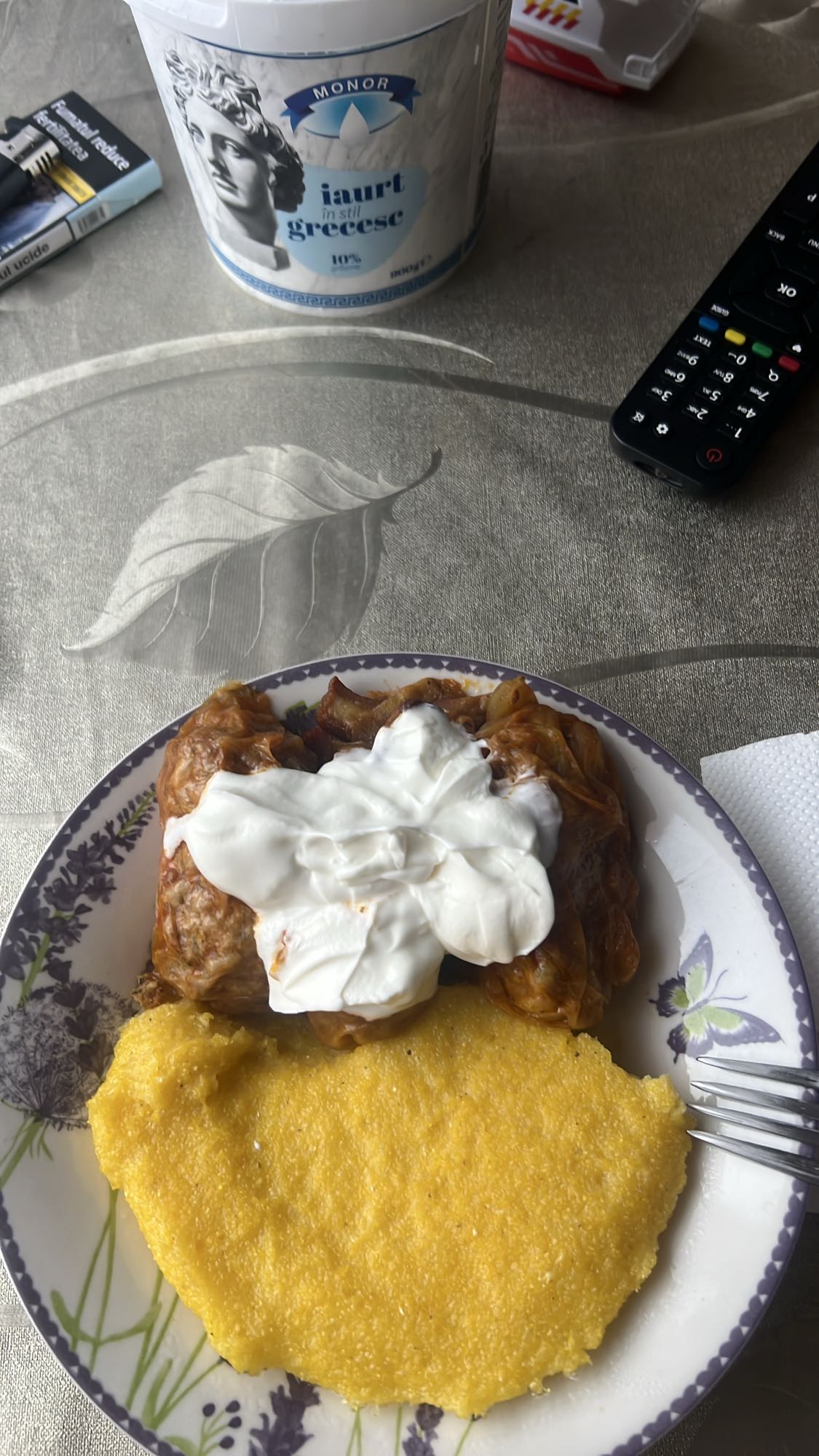 Sarmale cu mămăligă și iaurt