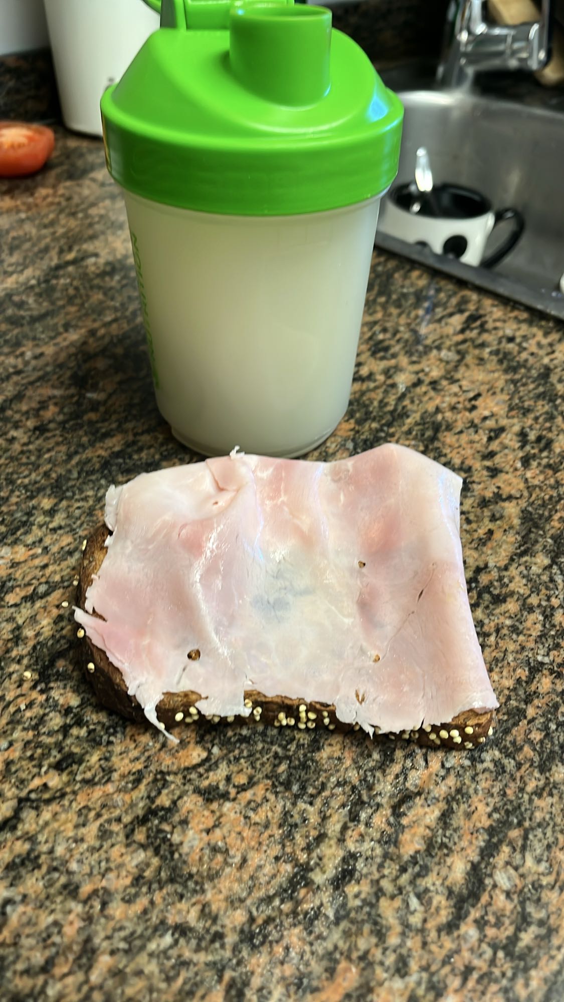 Sándwich de jamón y batido