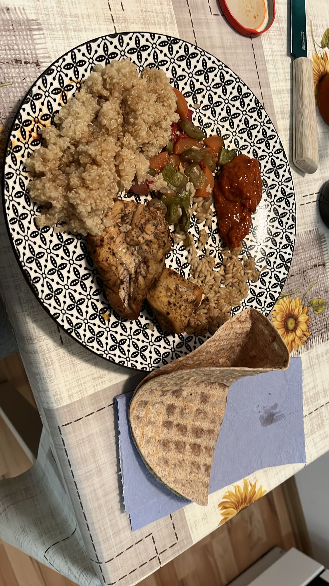 Пилешко с киноа и зеленчуци