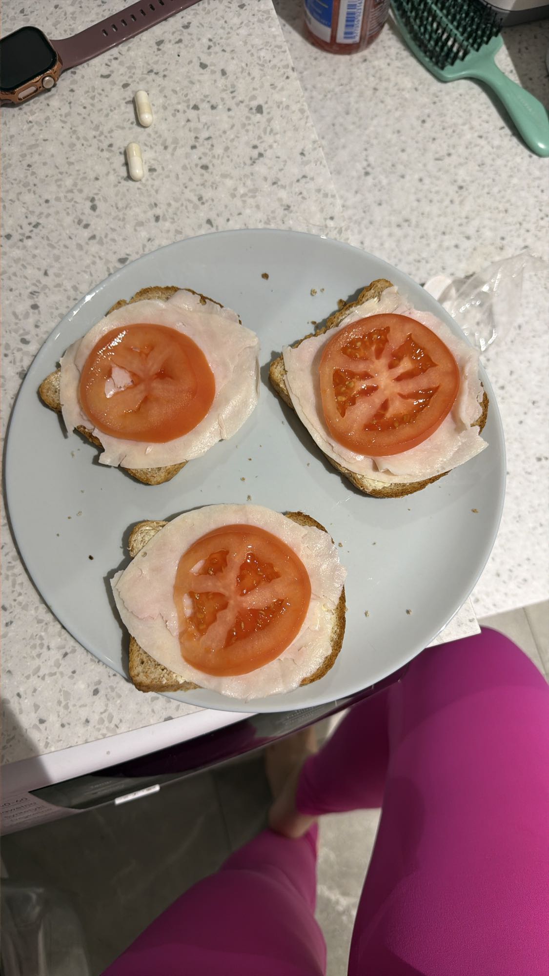 Kanapki z szynką i pomidorem