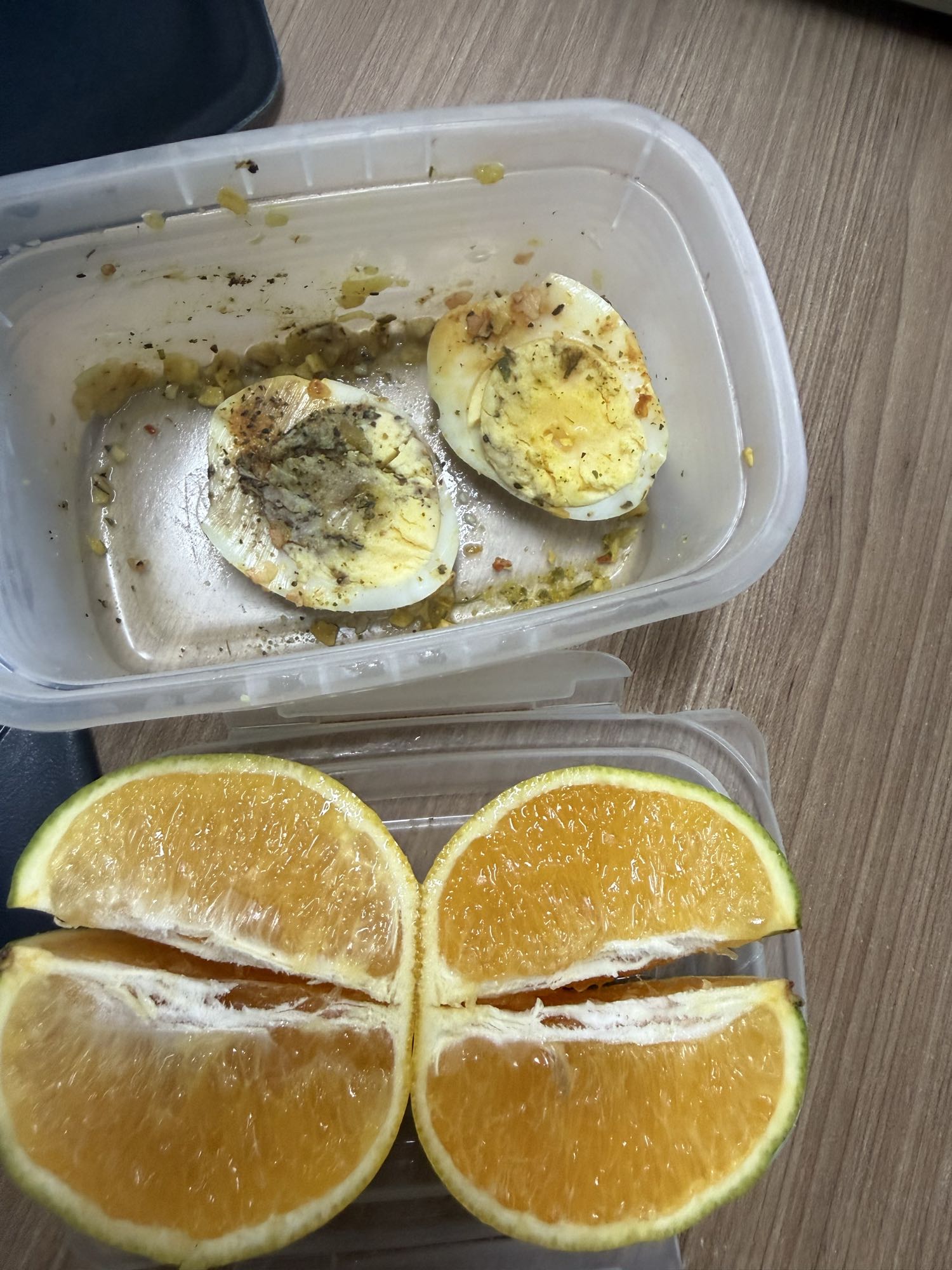 Ovos cozidos e laranja