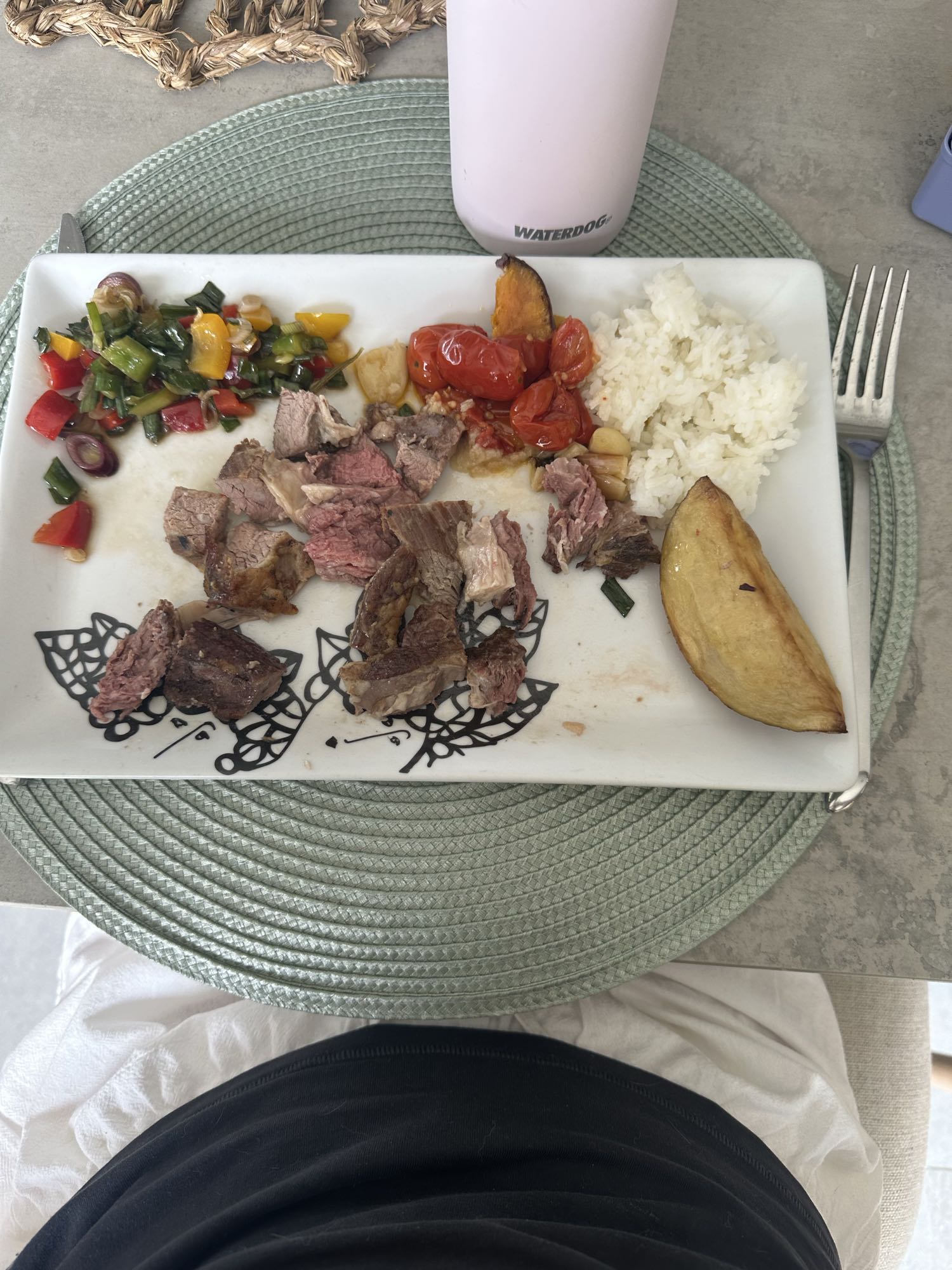 Carne con arroz y verduras