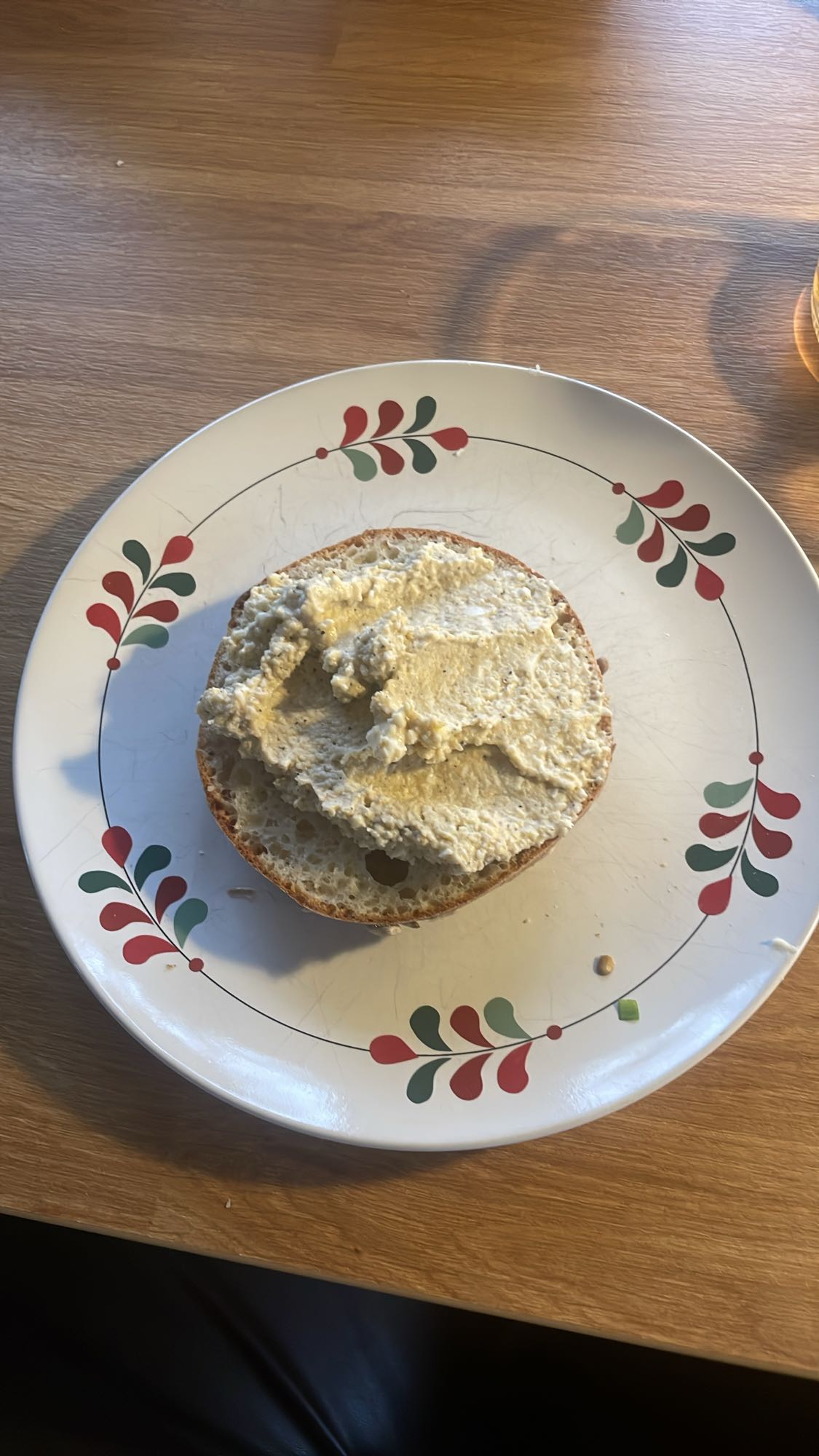 Bułka z pastą jajeczną