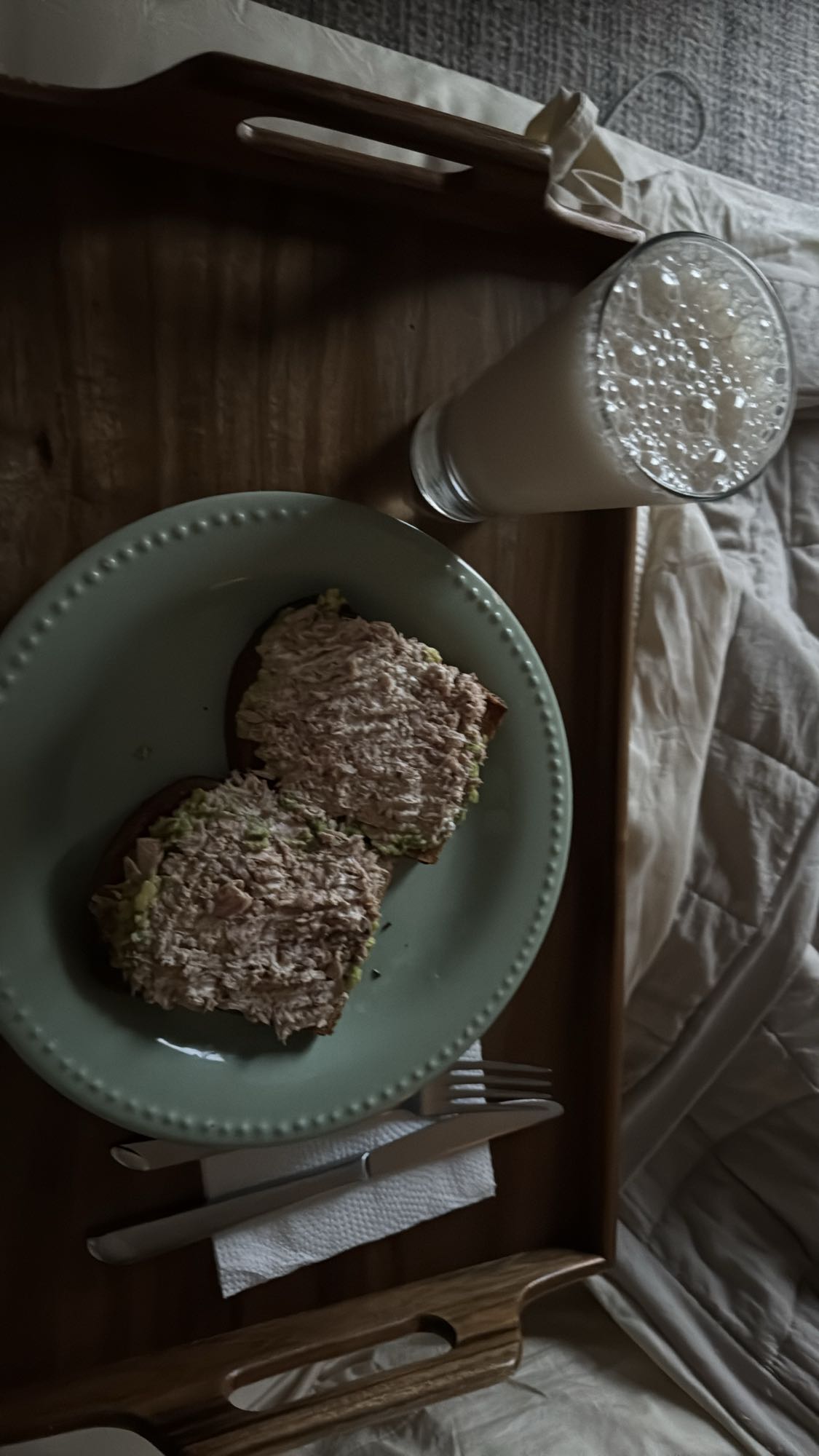 Tostadas de atún y leche