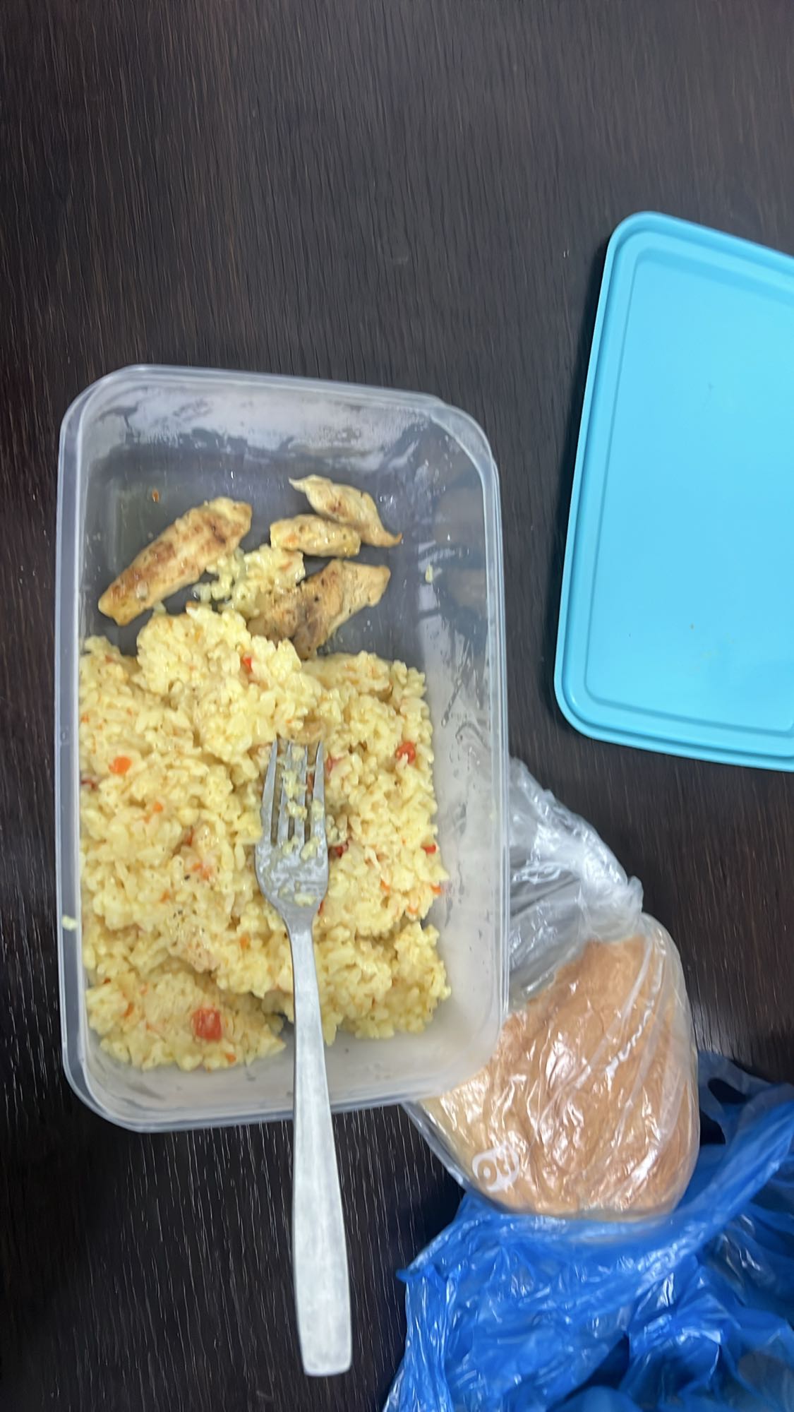 Orez cu pui și chiflă