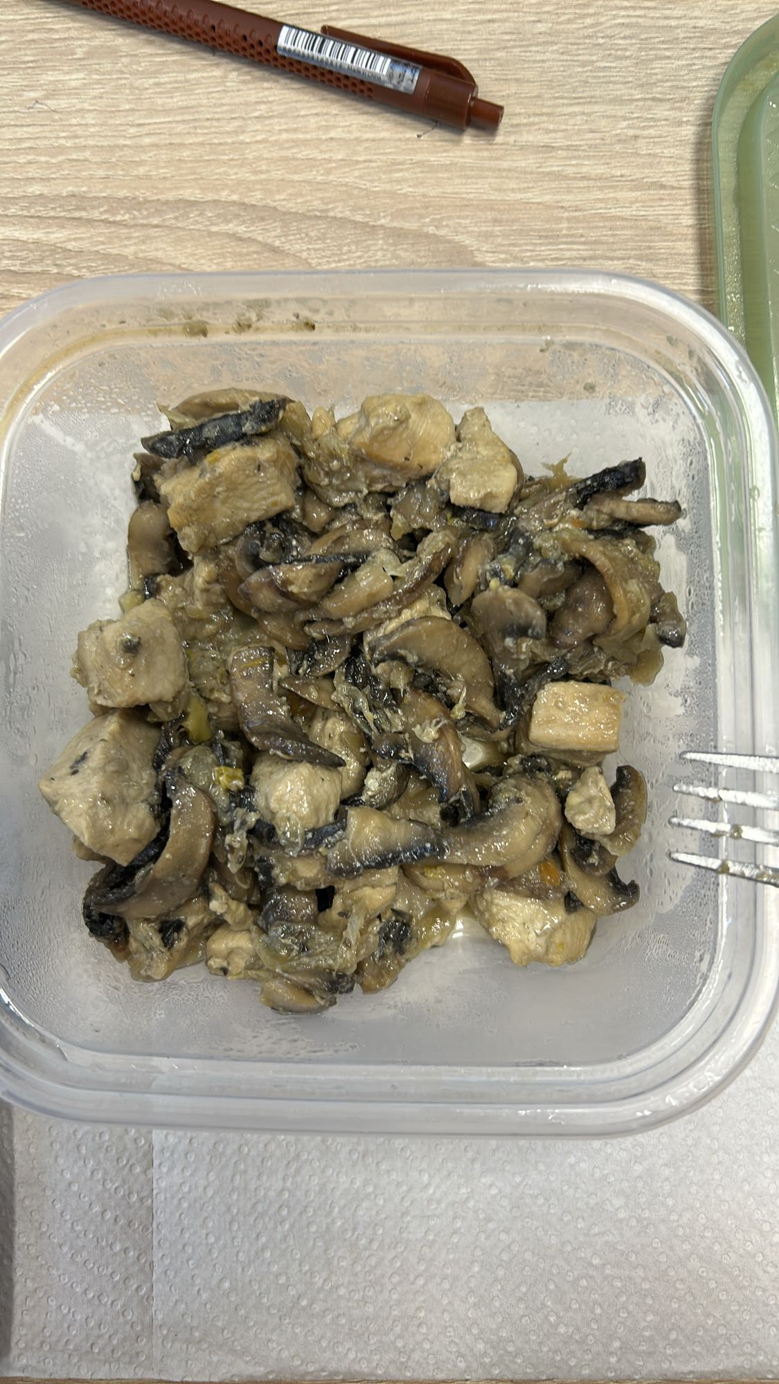 Pui cu ciuperci la tigaie