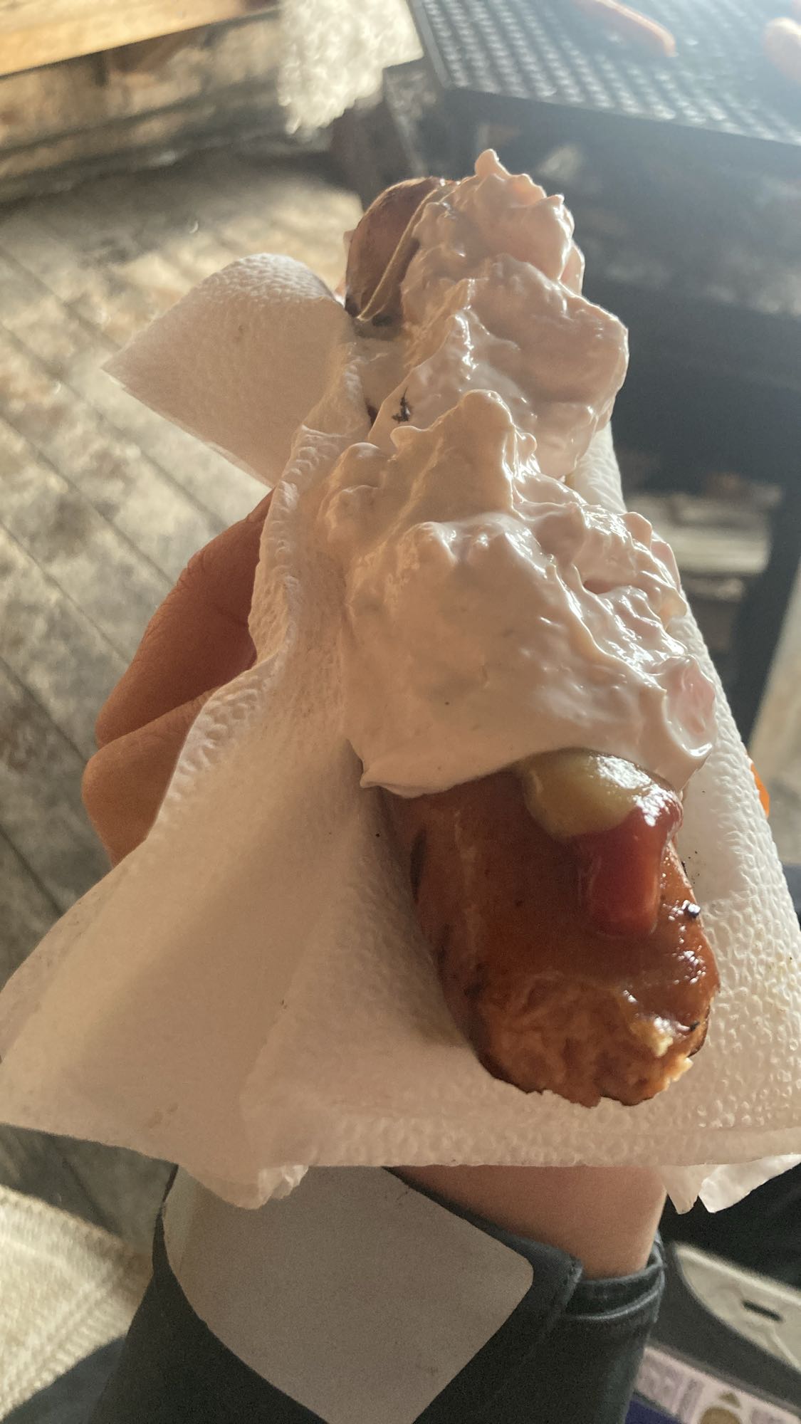 Grillad korv med sås