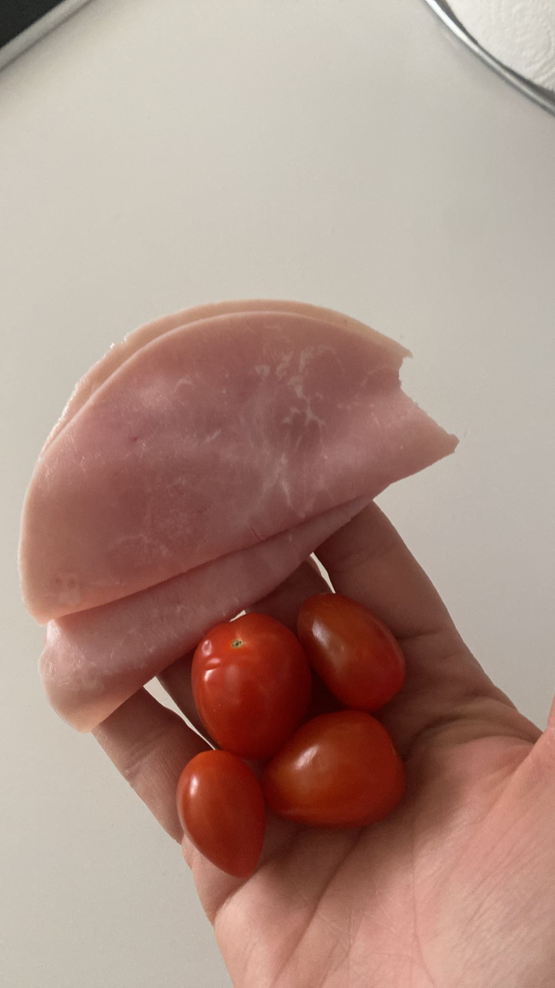 Șuncă cu roșii cherry