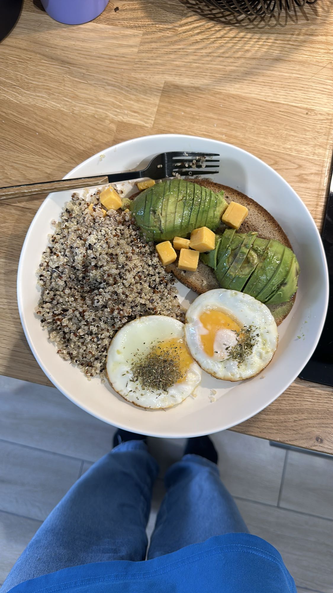 Petit-déjeuner quinoa avocat