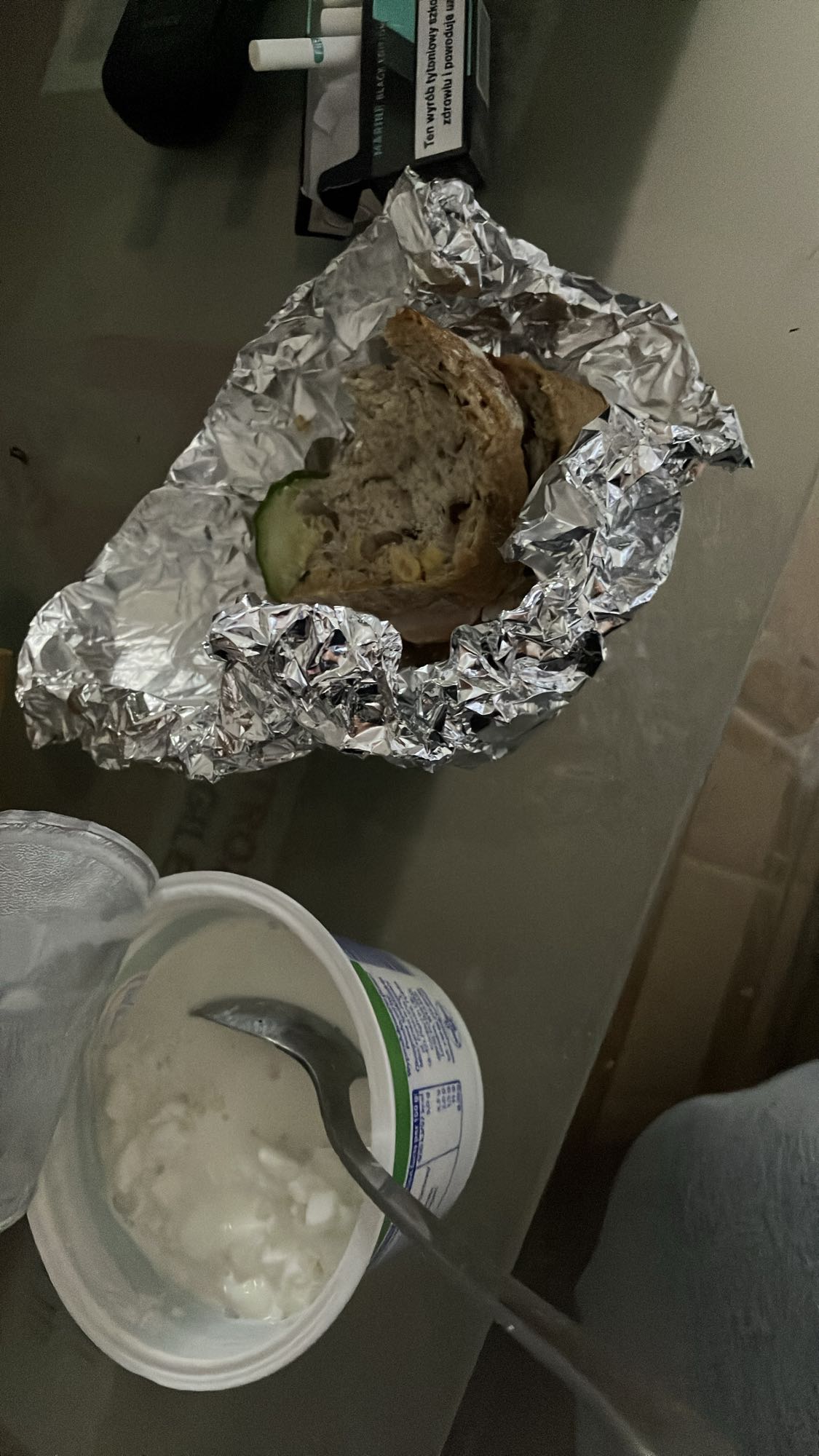 Kanapka z twarogiem i ogórkiem