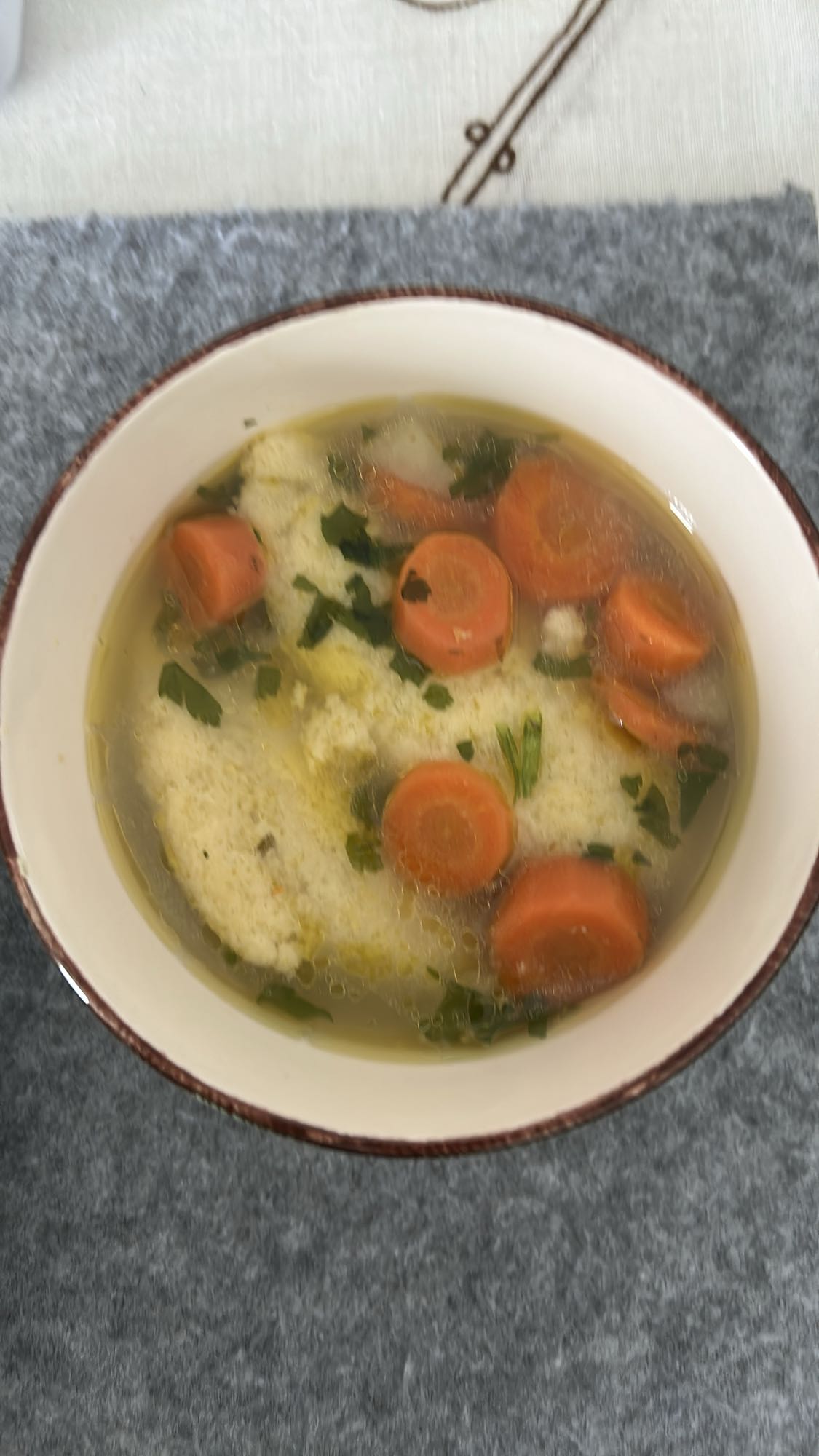 sopa de bolitas y zanahoria