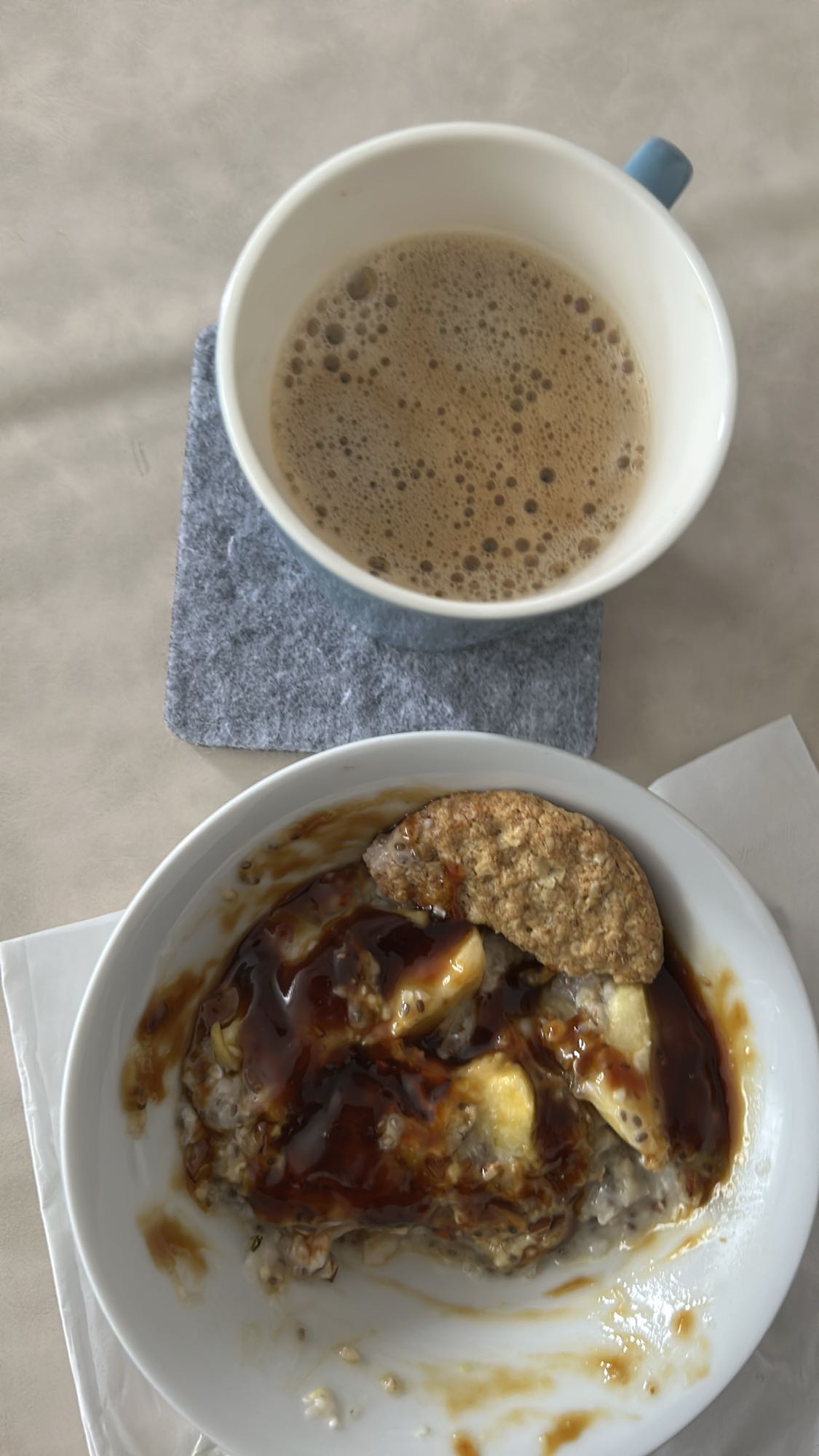 Avena con plátano y café