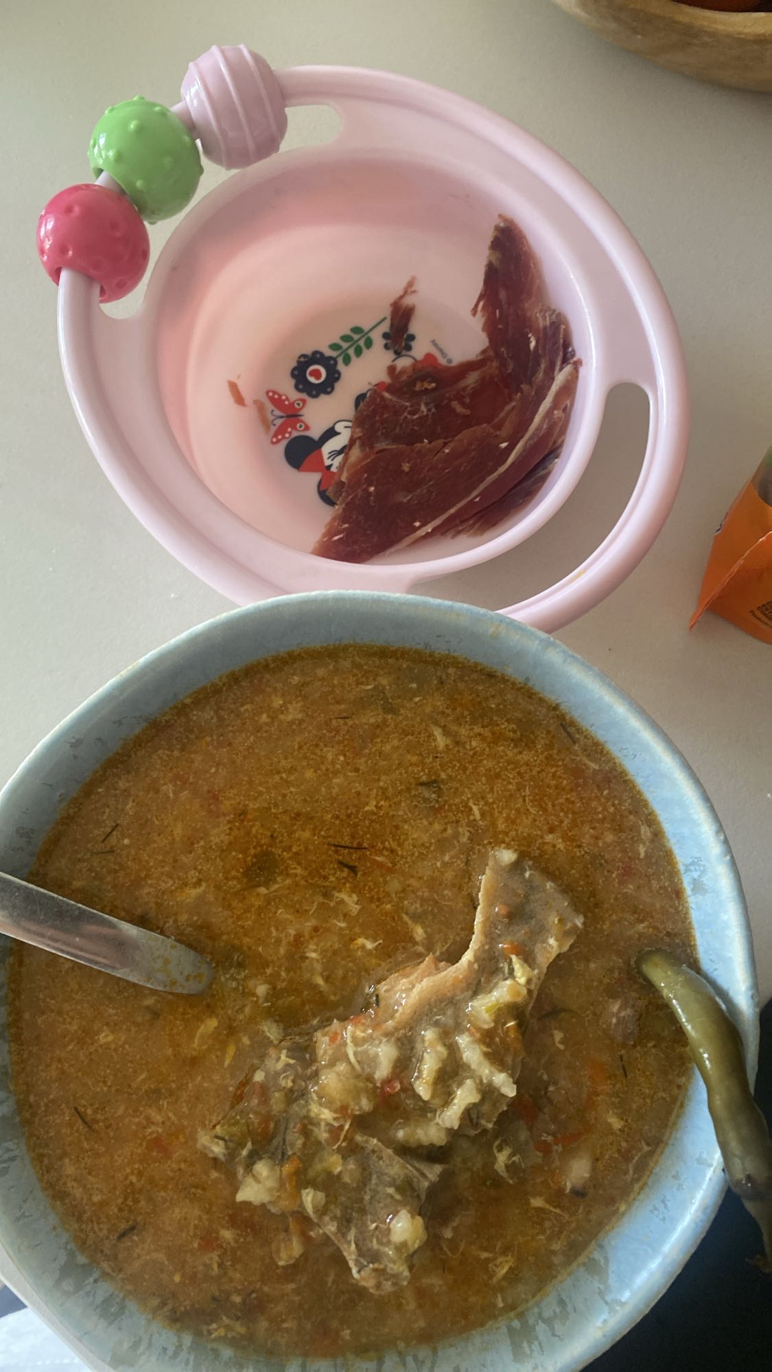 Ciorbă de oase cu carne uscată