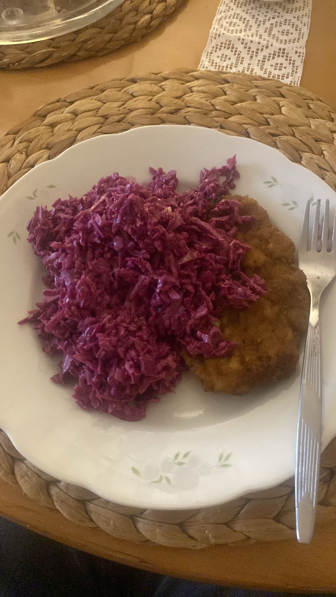 Schabowy z surówką z czerwonej kapusty