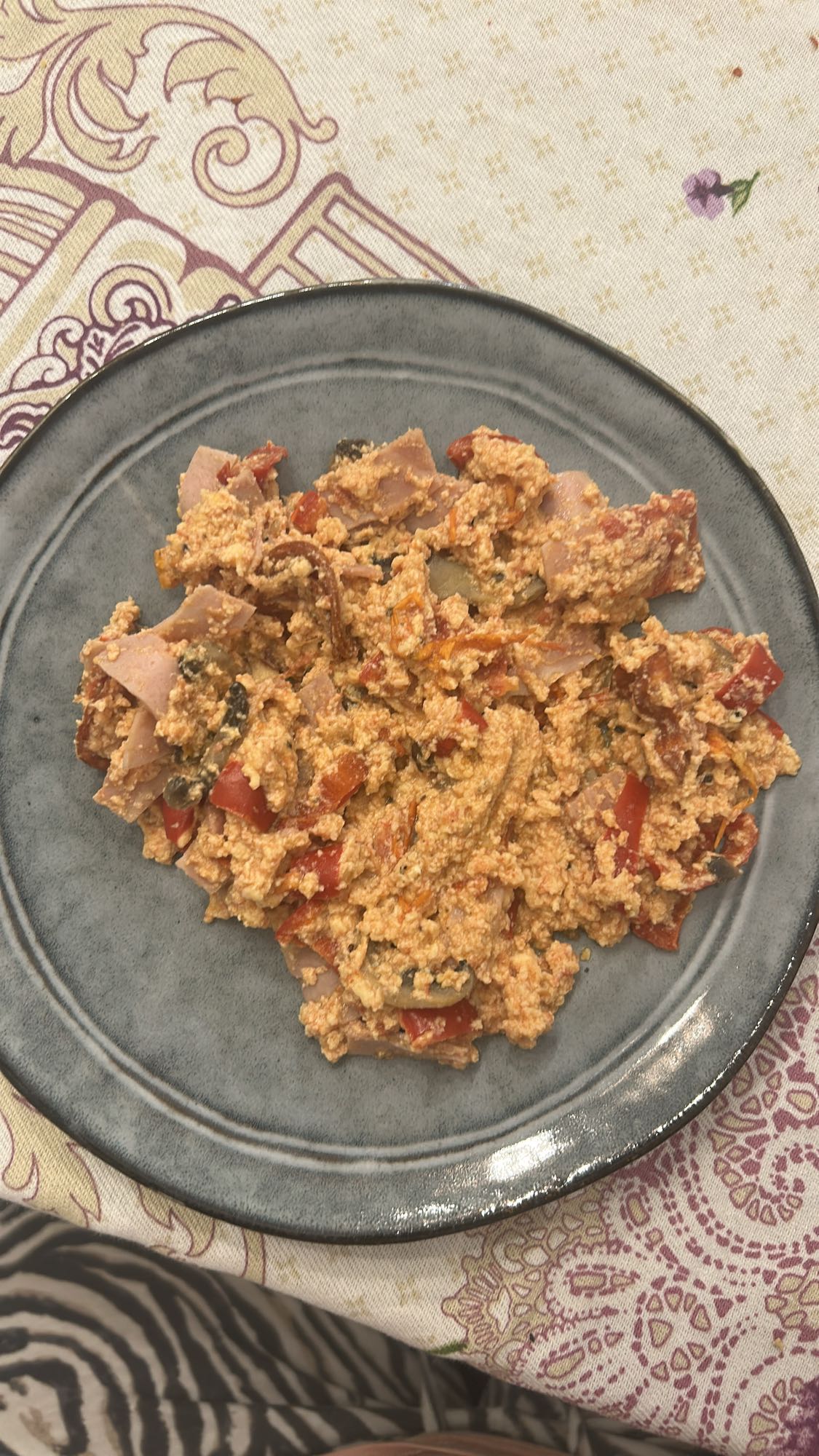 Omlet cu legume și șuncă