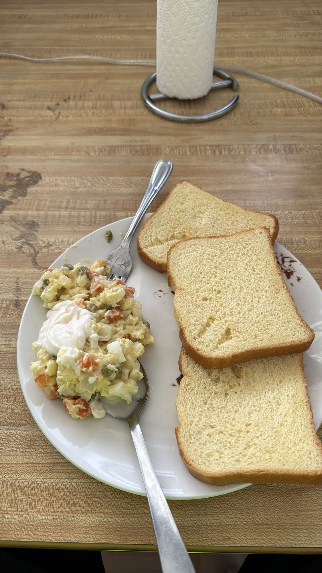 Salade russe et pain