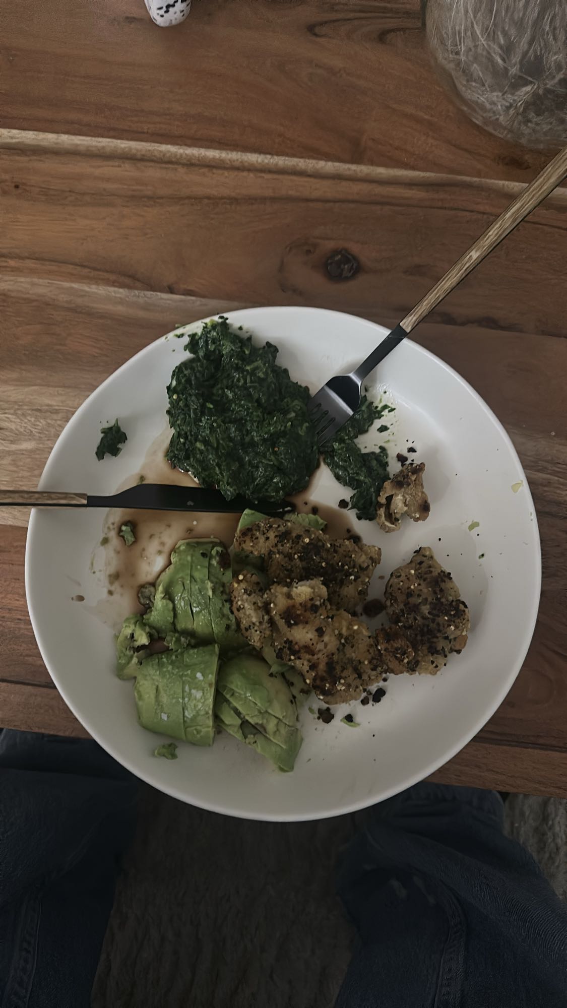 Poulet, épinards et avocat