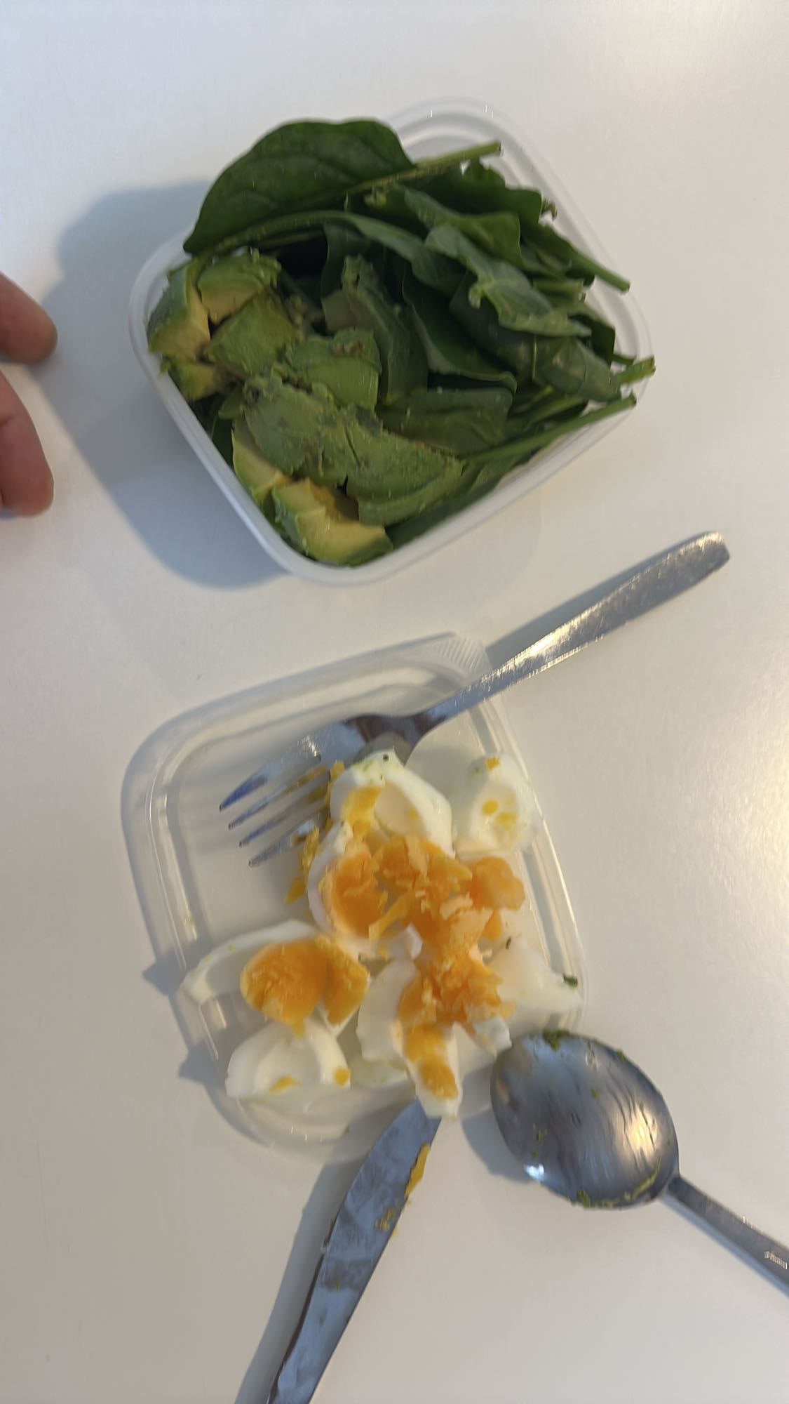 Ägg, avokado och spenat