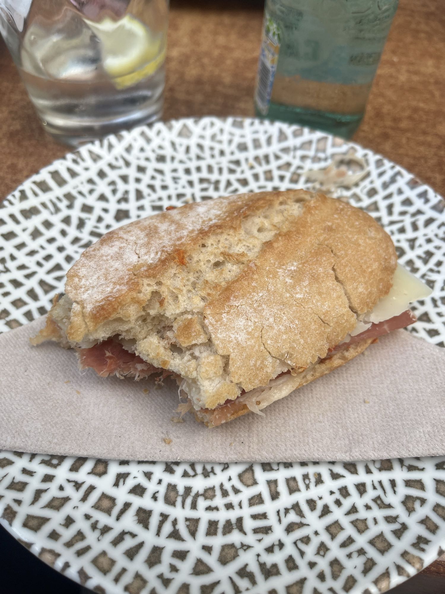 bocadillo de jamón y queso