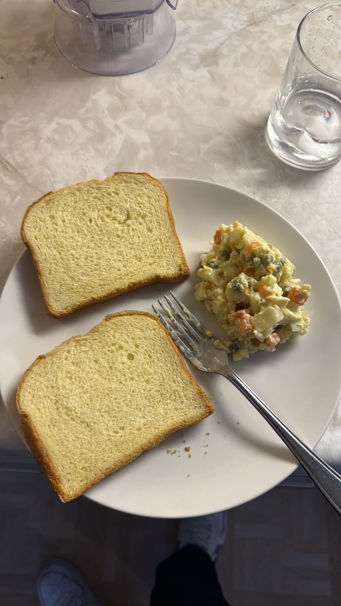 Pain et salade russe