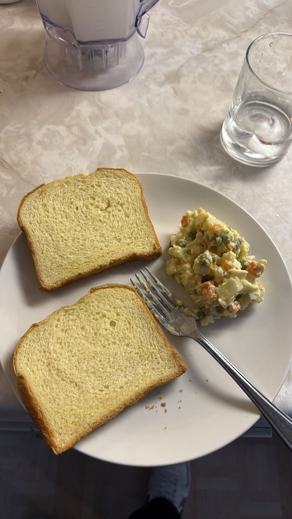 Pain et salade russe