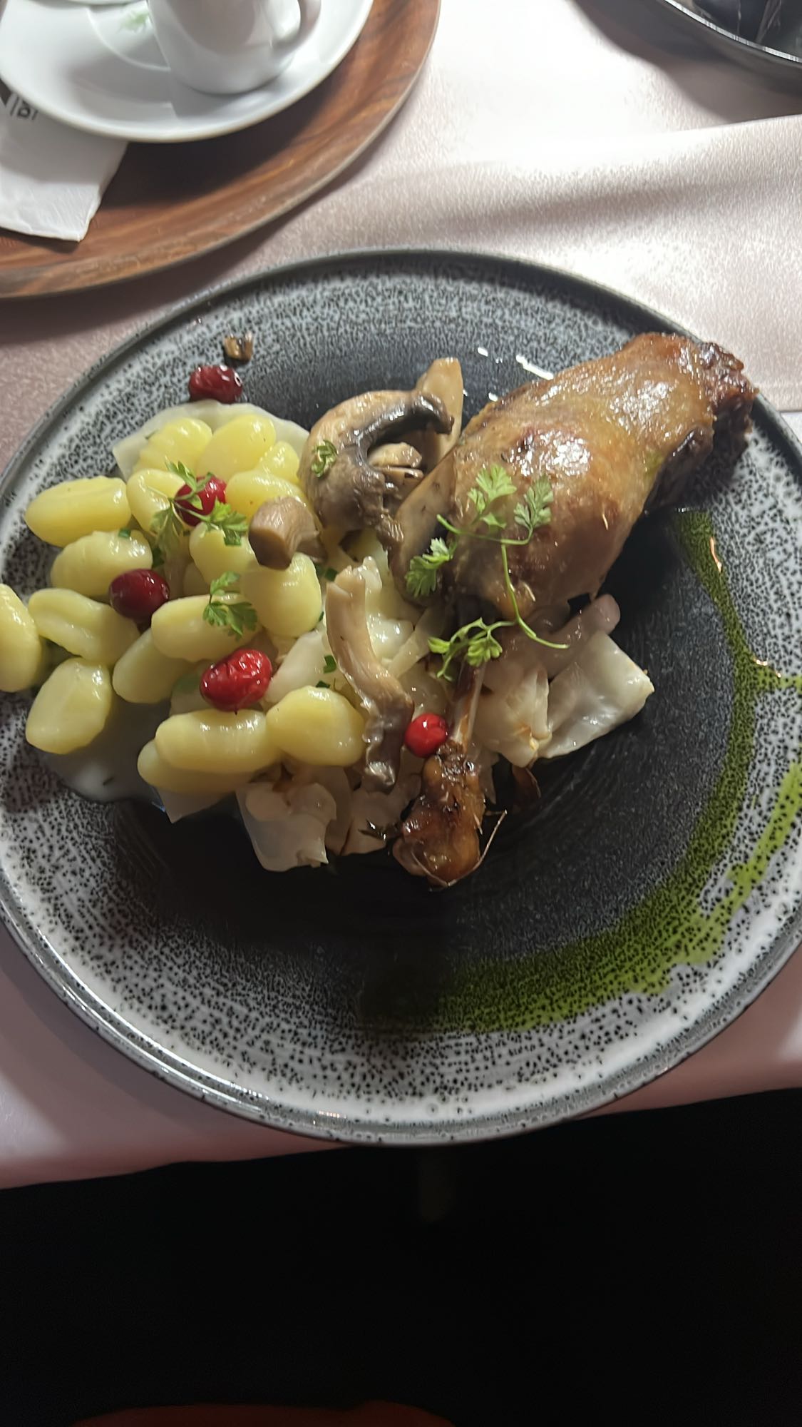 Rață cu gnocchi și legume