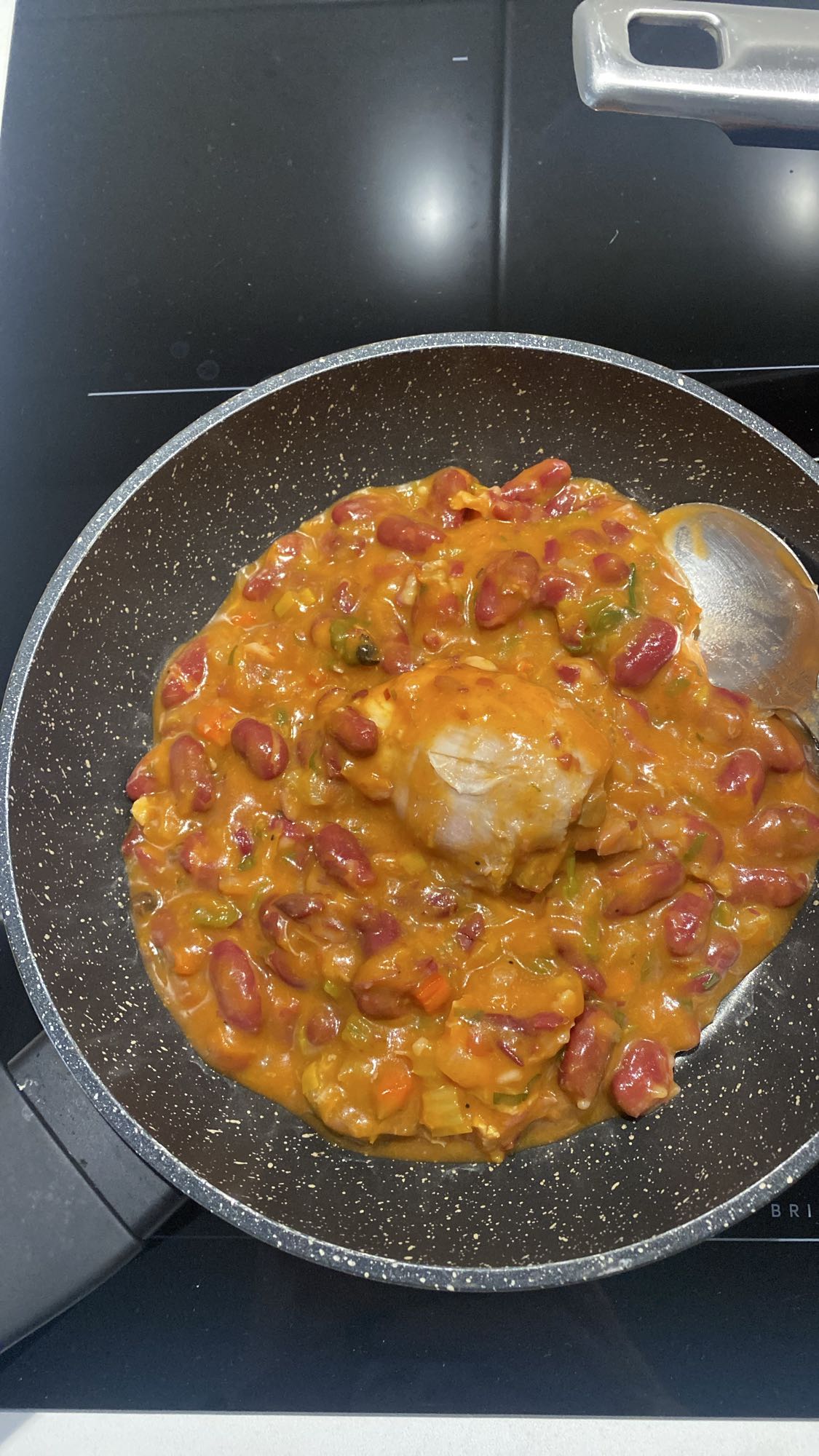 Tocană cu fasole și pui