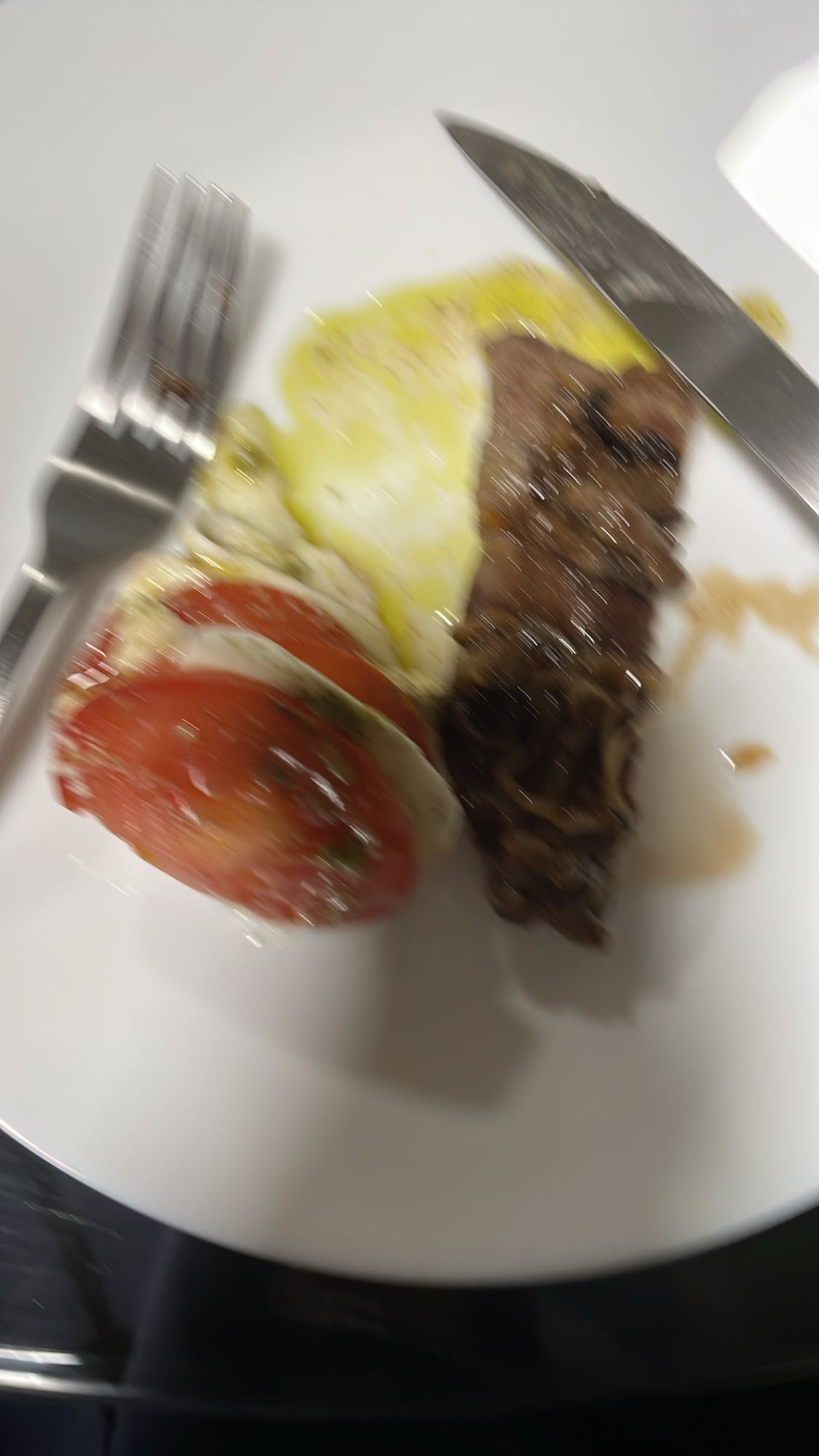 Steak, tomate, œuf
