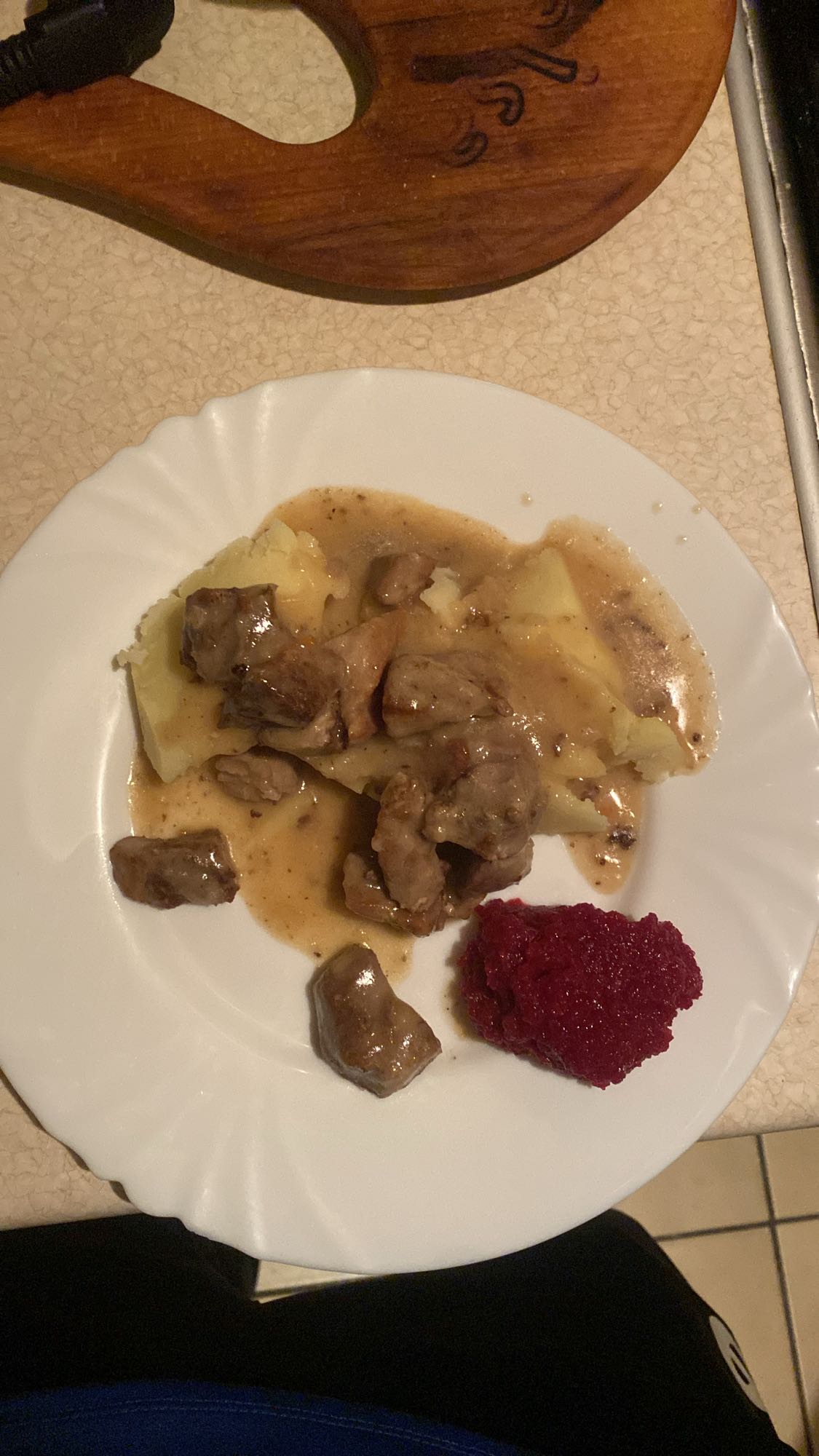 gulasz z ziemniakami i buraczkami