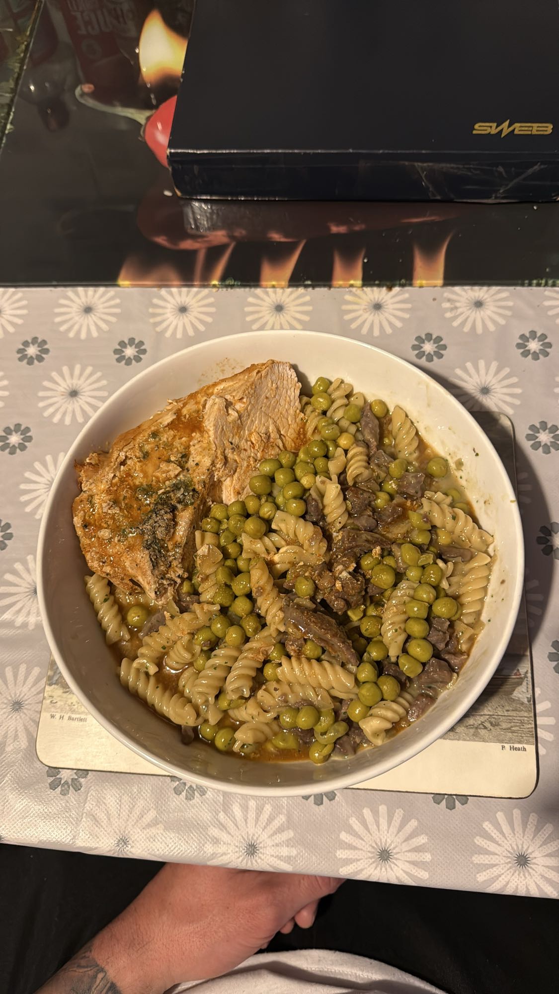 Chicken pasta with peas