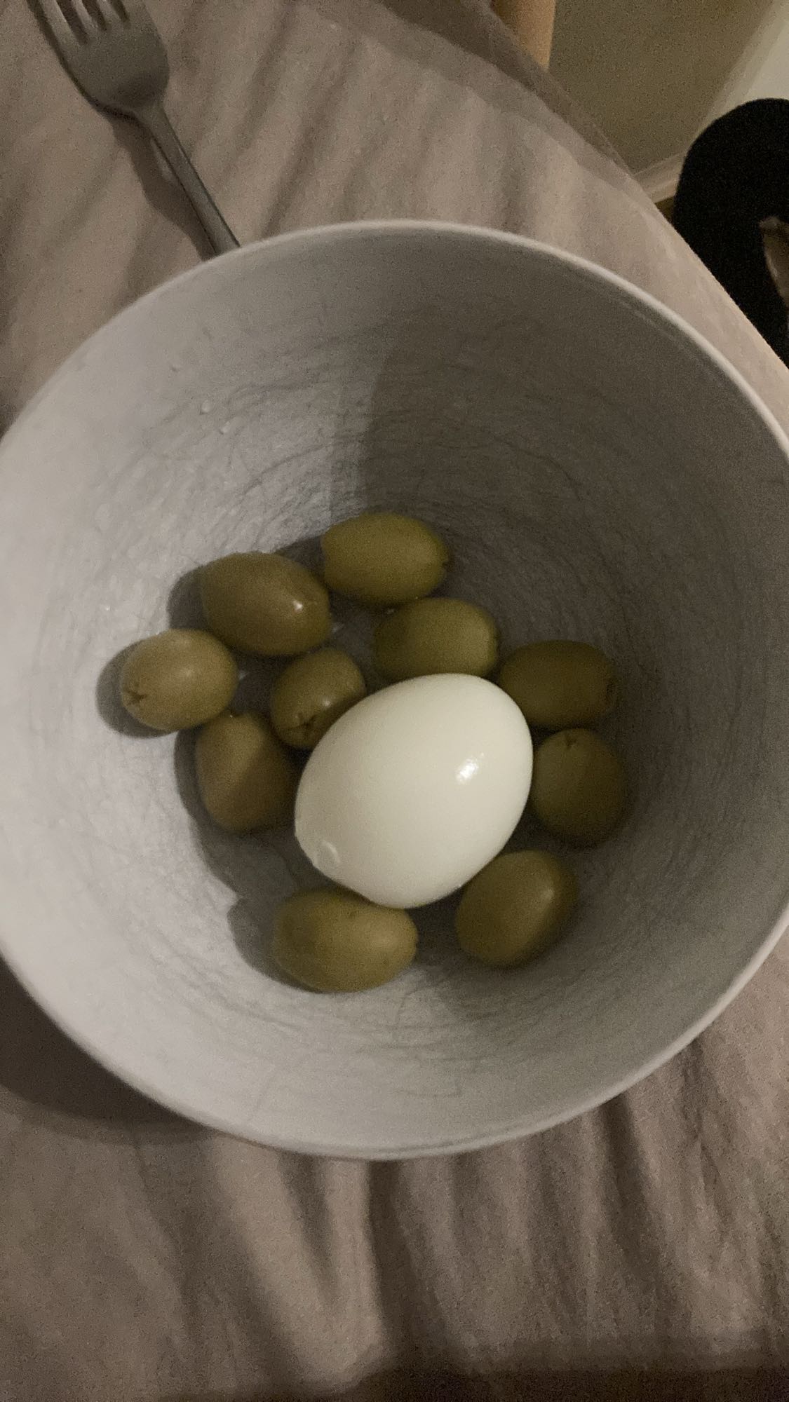 Ägg och oliver skål