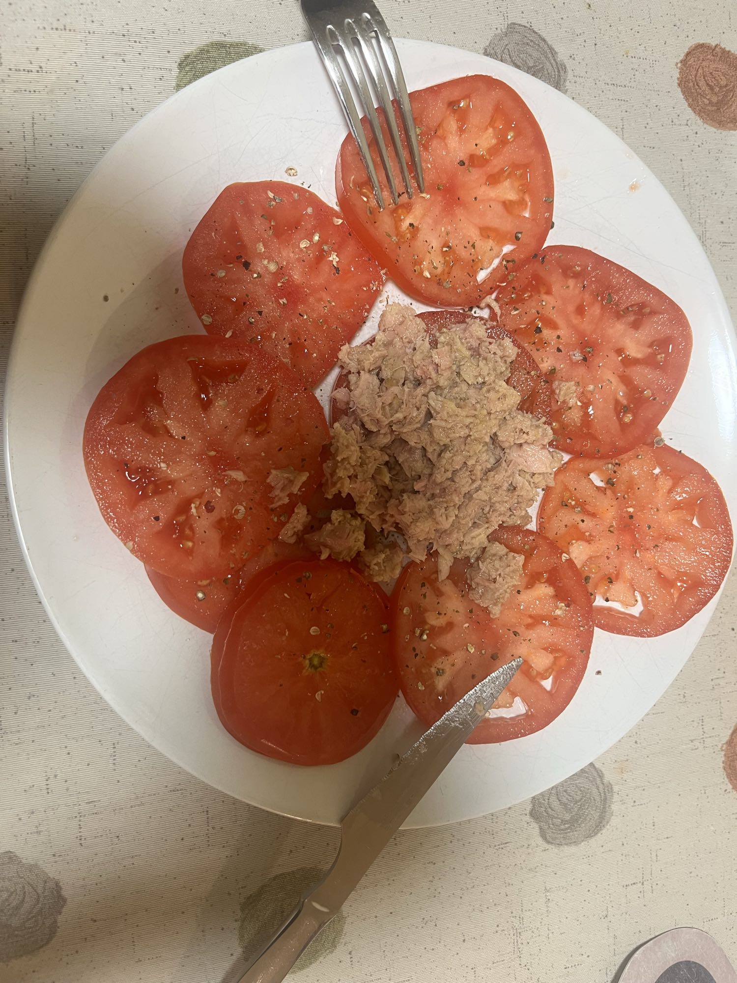 Ensalada de tomate y atún