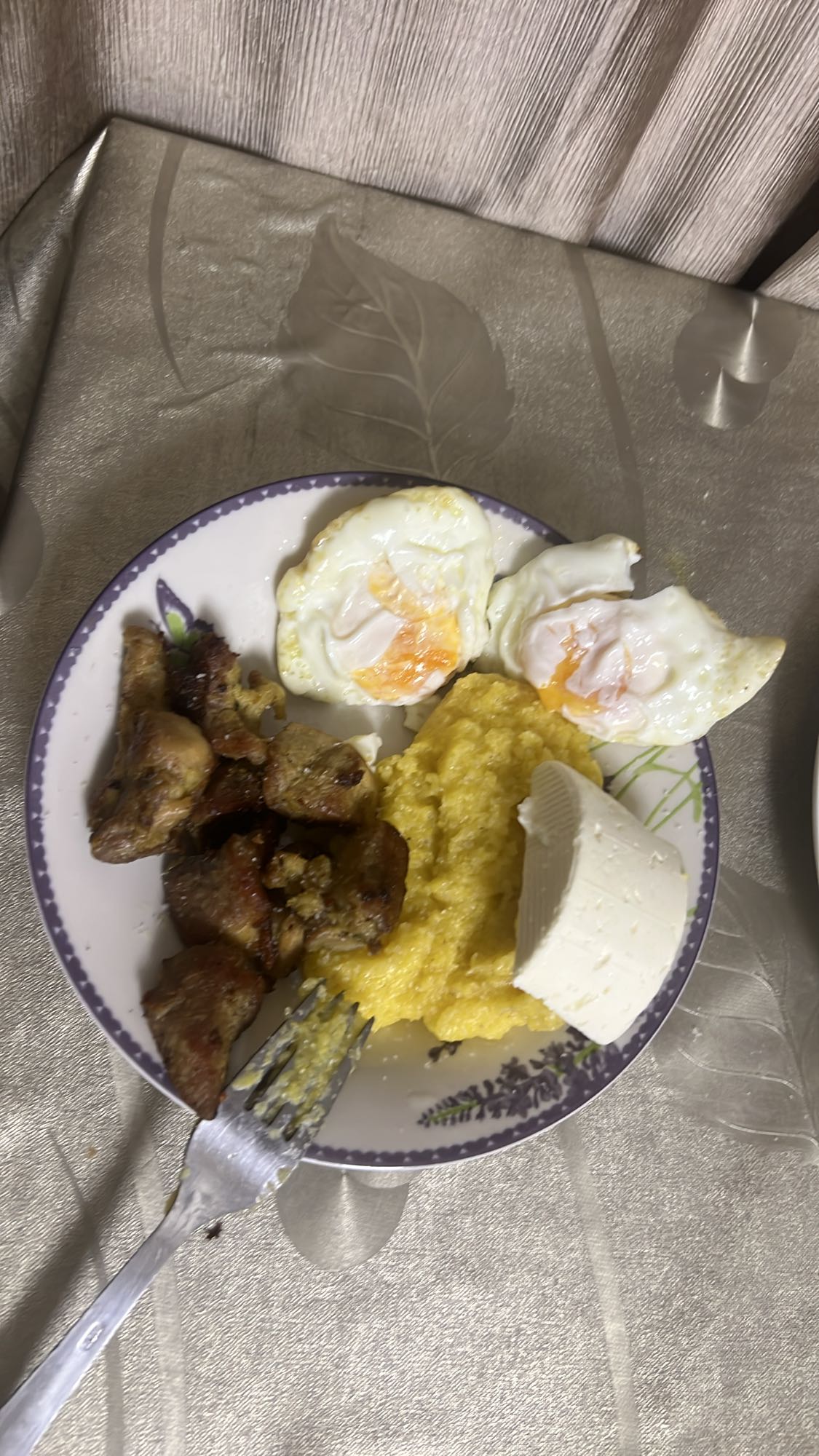 Mic dejun tradițional românesc