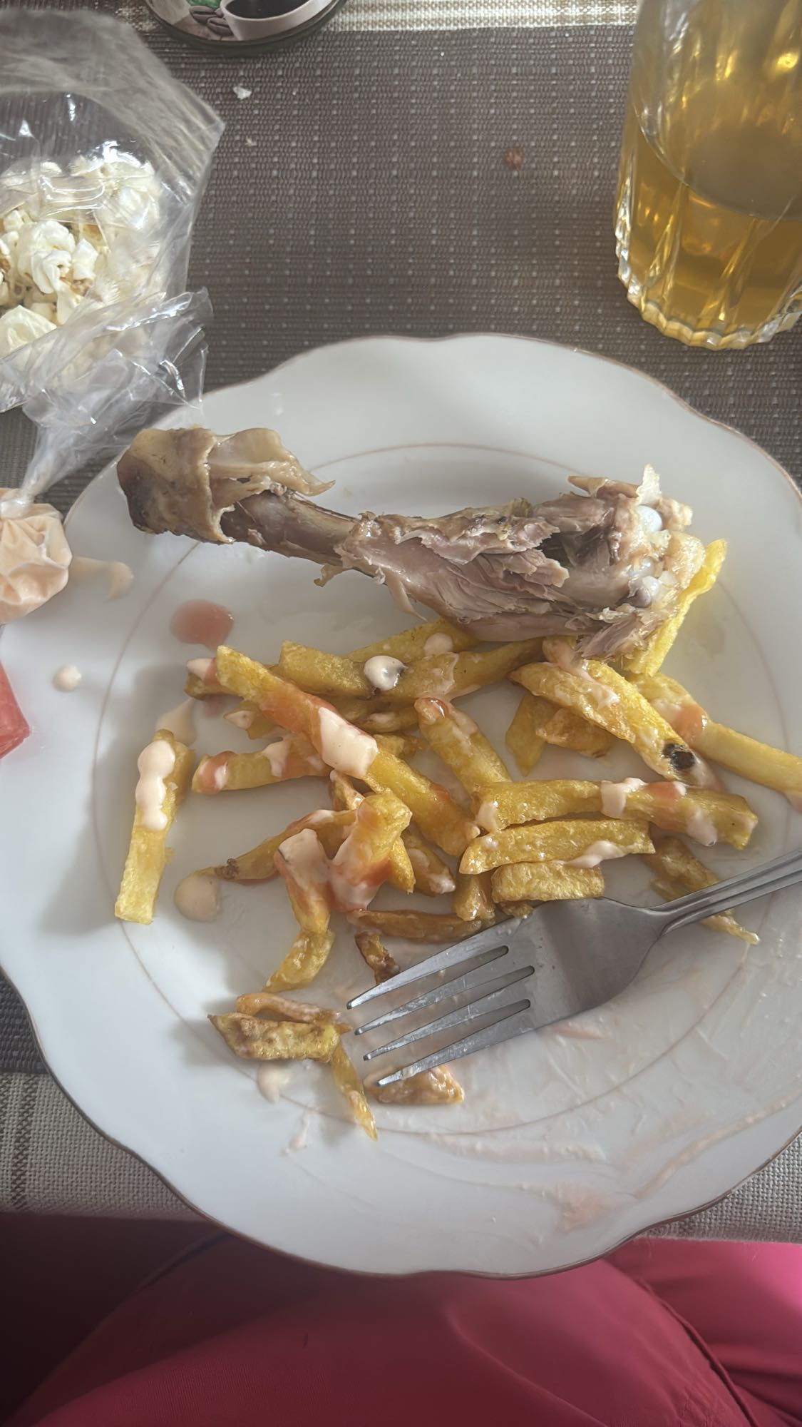 Pollo con papas fritas