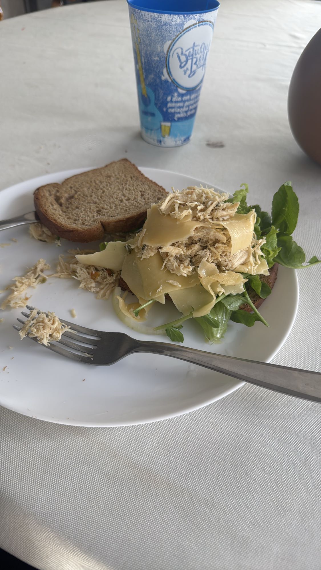 Sanduíche de frango e queijo