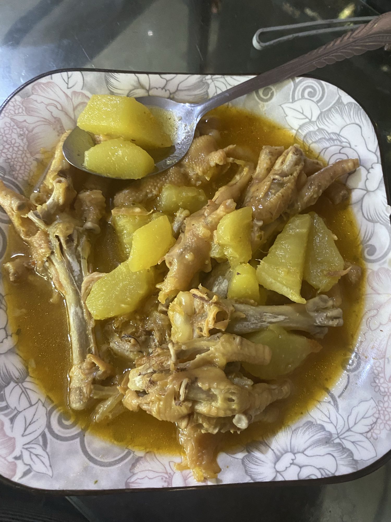 Sopa de patas de pollo