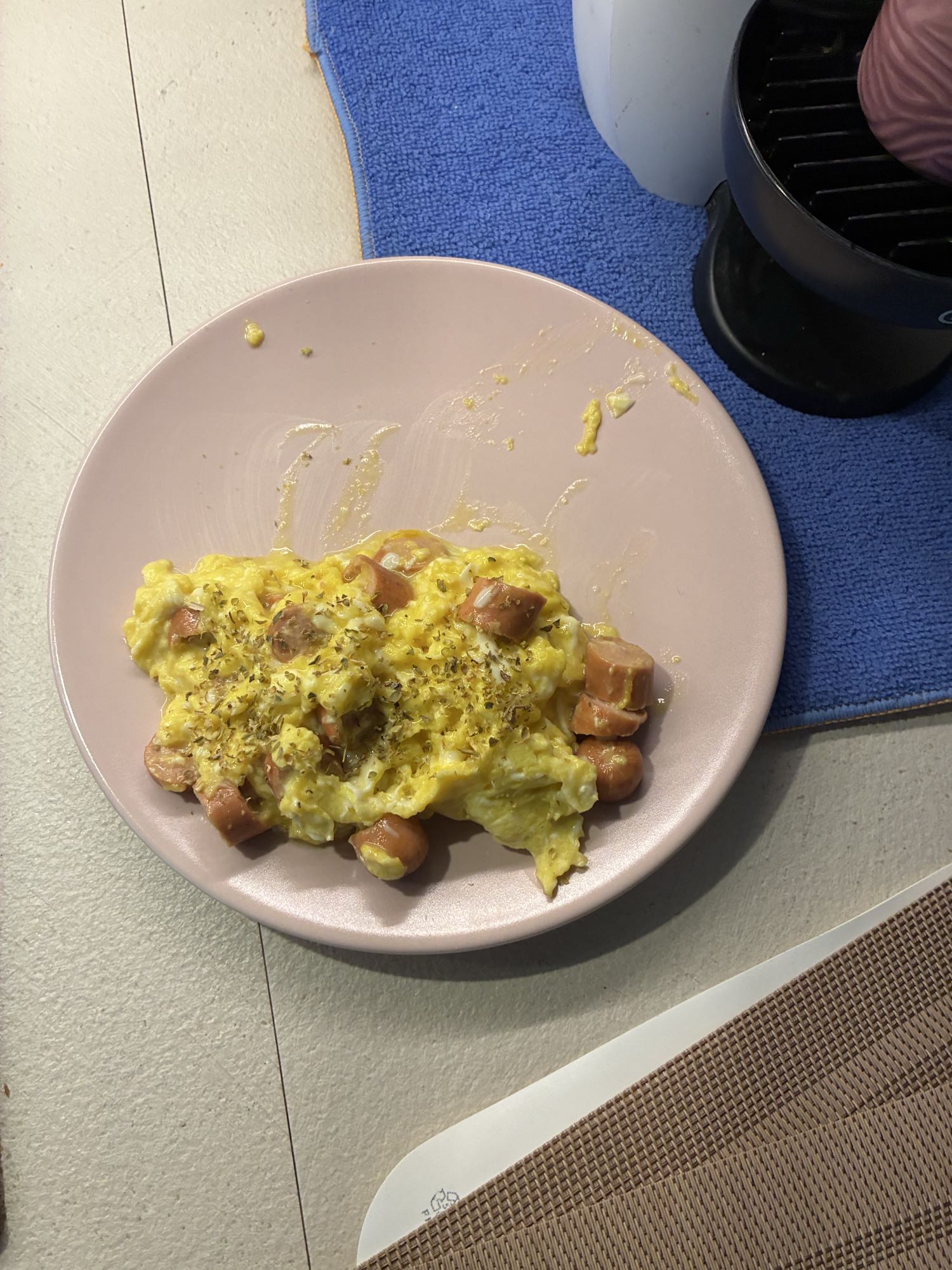 Scrambled eggs with sausage