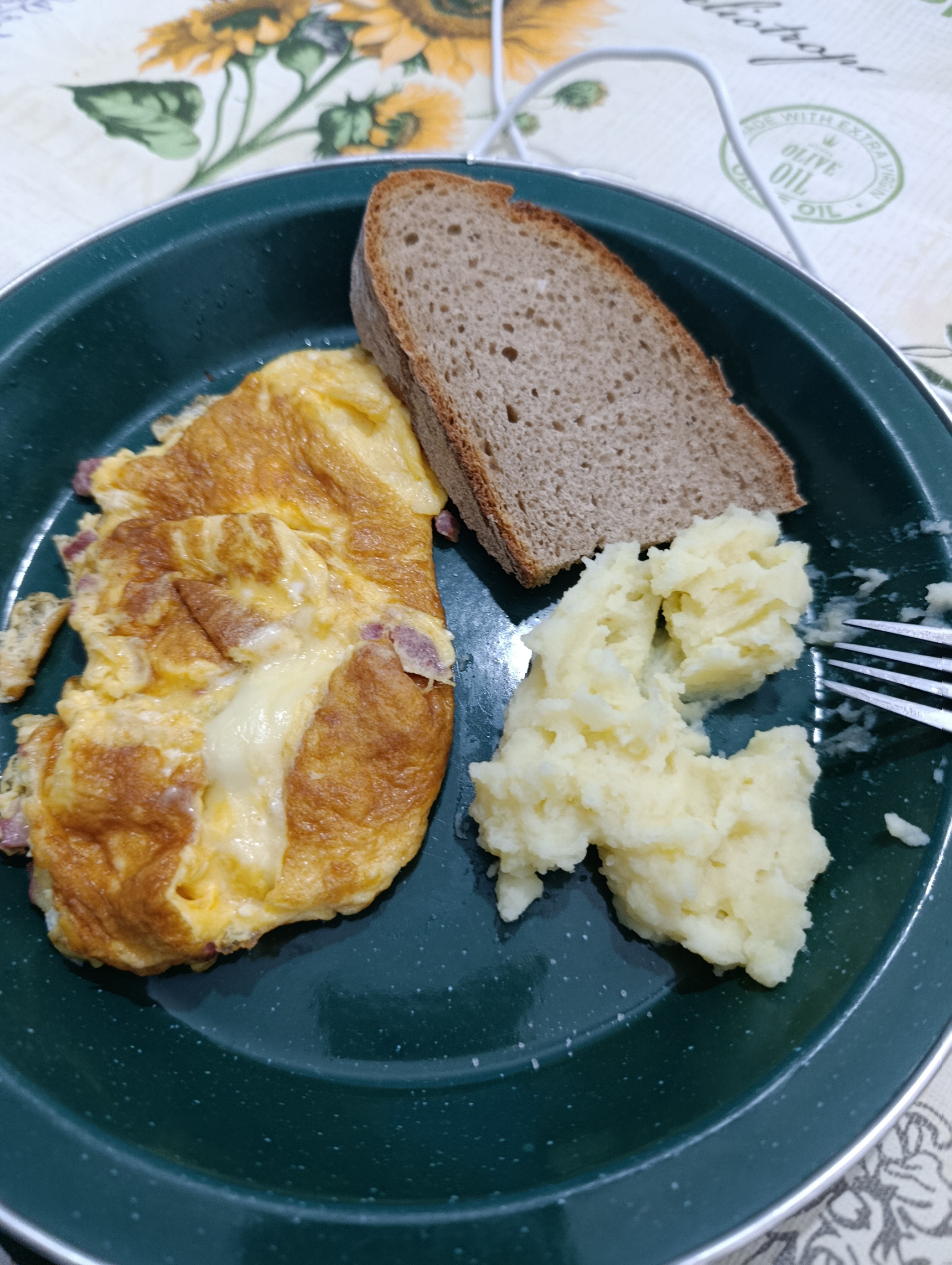 Tortilla con pan y puré